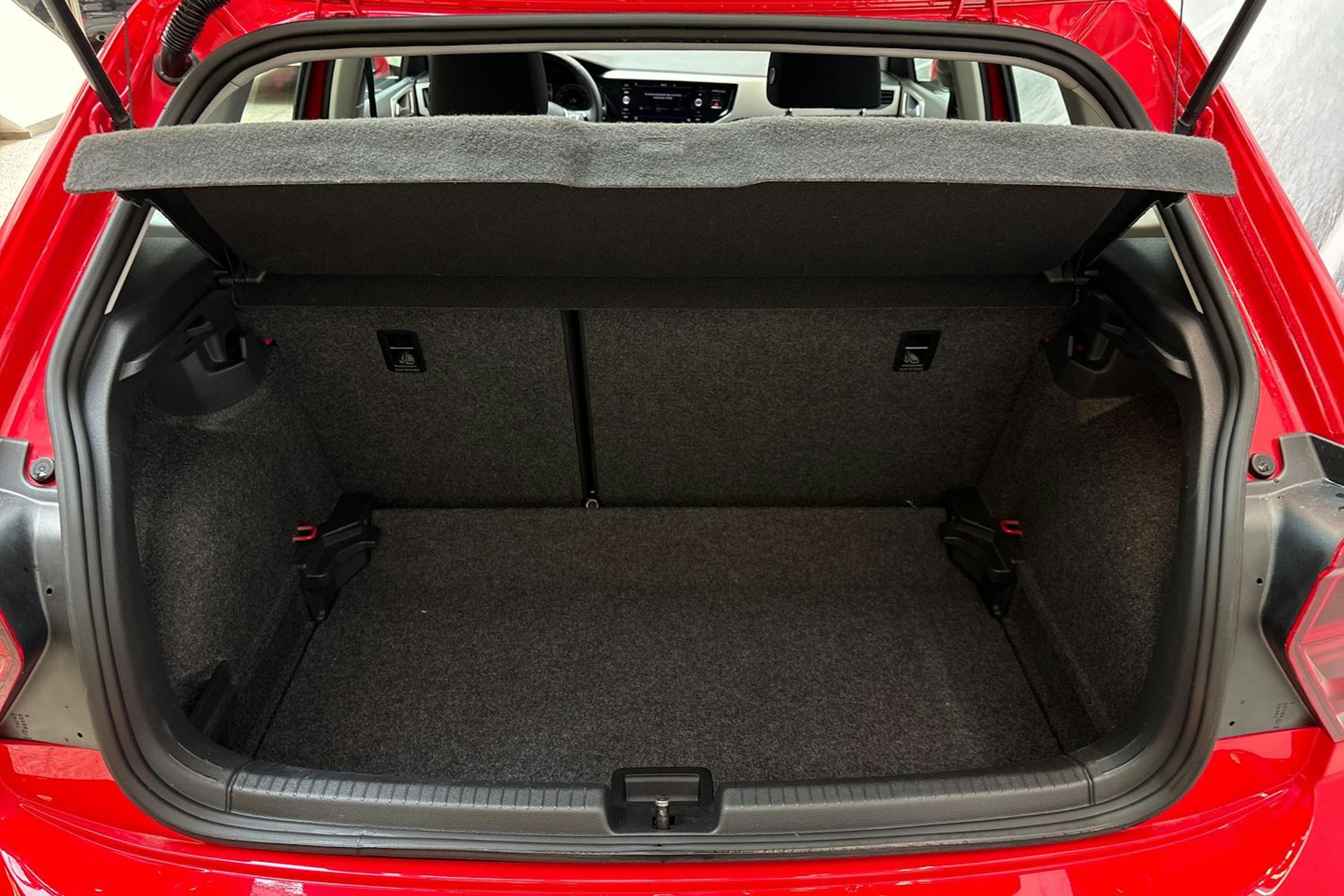 punainen Volkswagen Polo 2021 kuva 14.