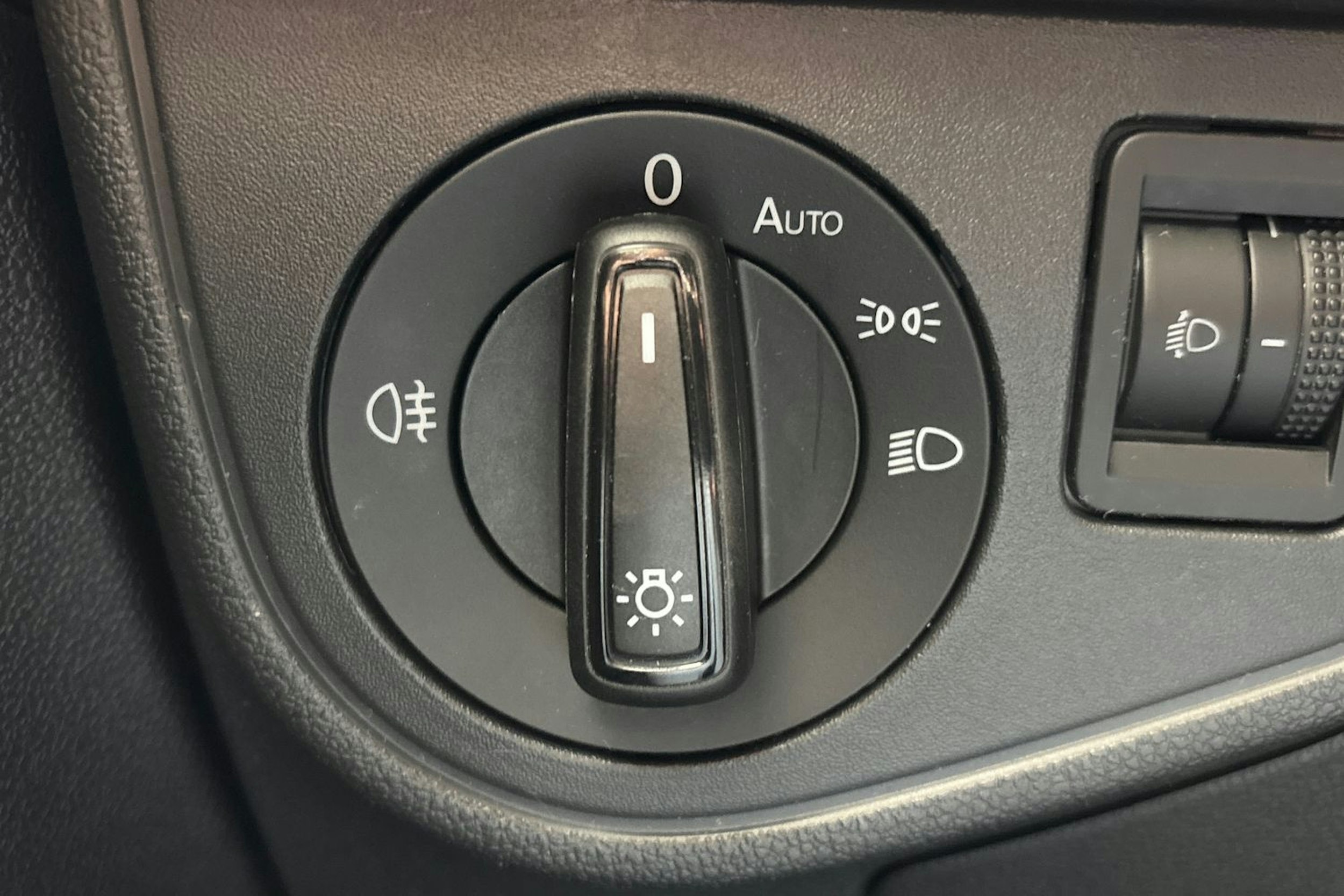punainen Volkswagen Polo 2021 kuva 18.