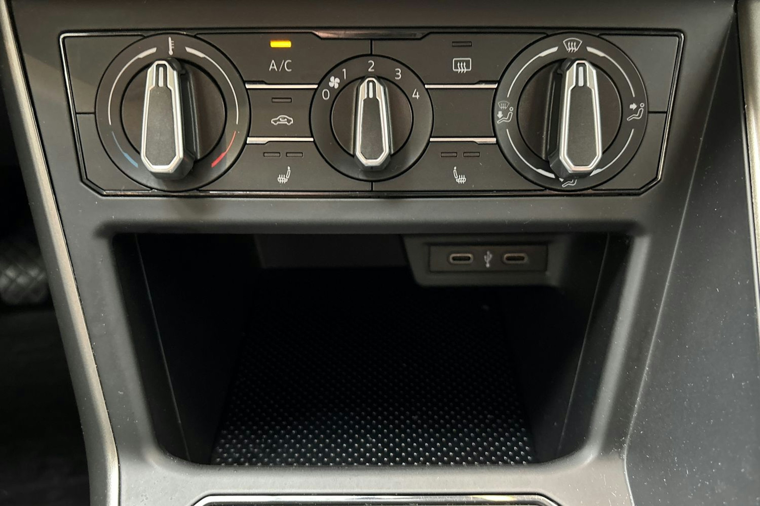 punainen Volkswagen Polo 2021 kuva 25.