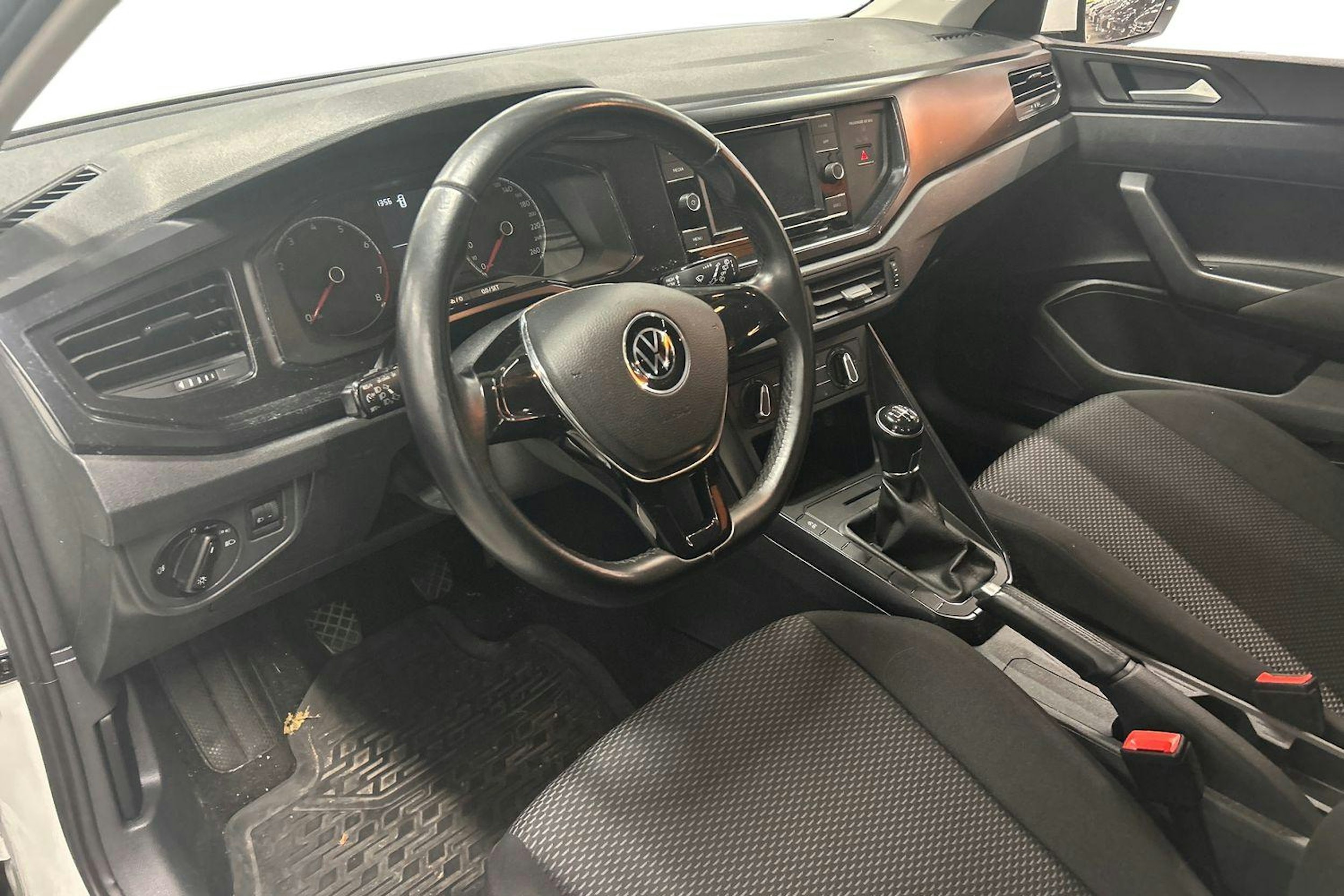 valkoinen Volkswagen Polo 2021 kuva 3.