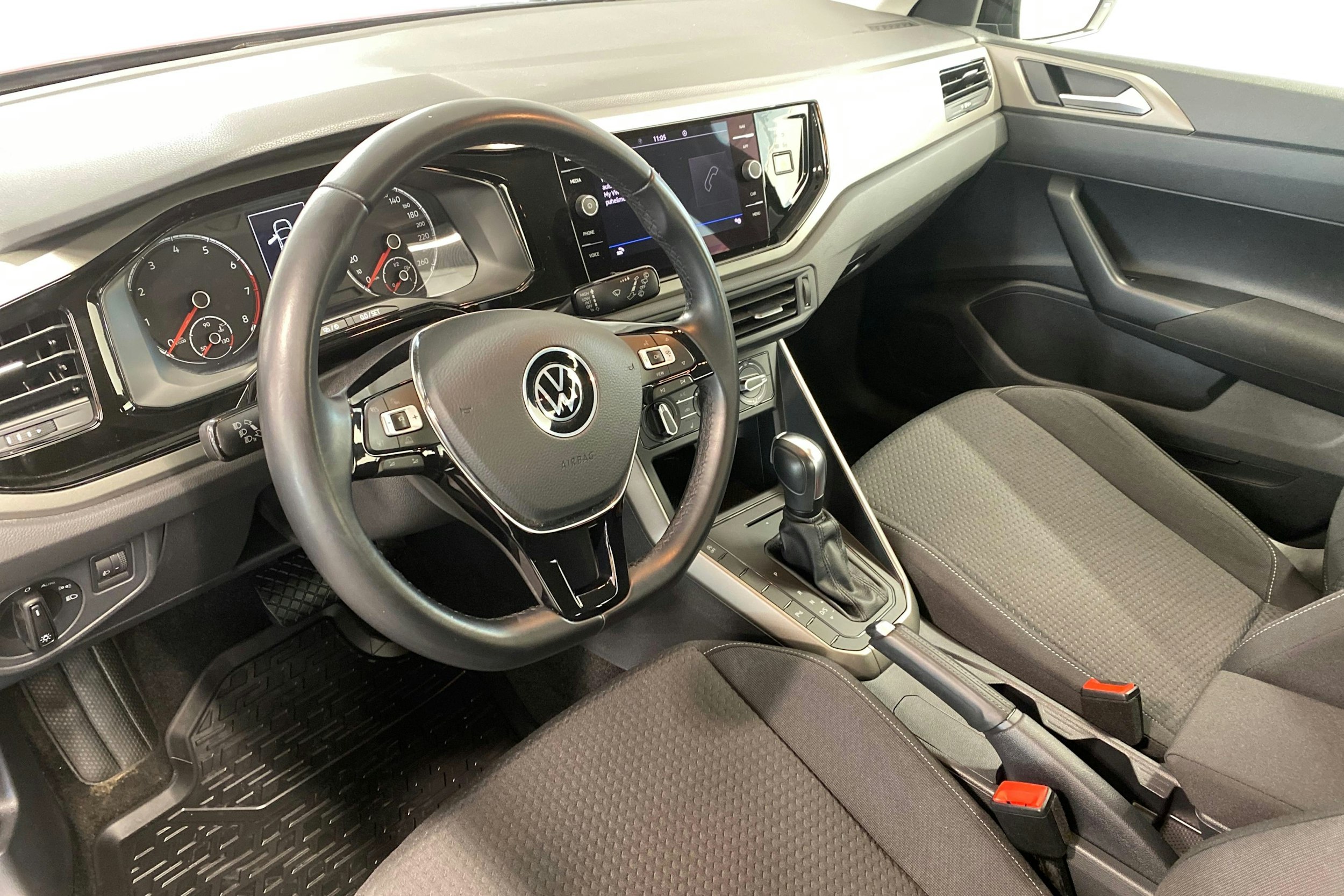 Musta Volkswagen POLO 2021 kuva 7.