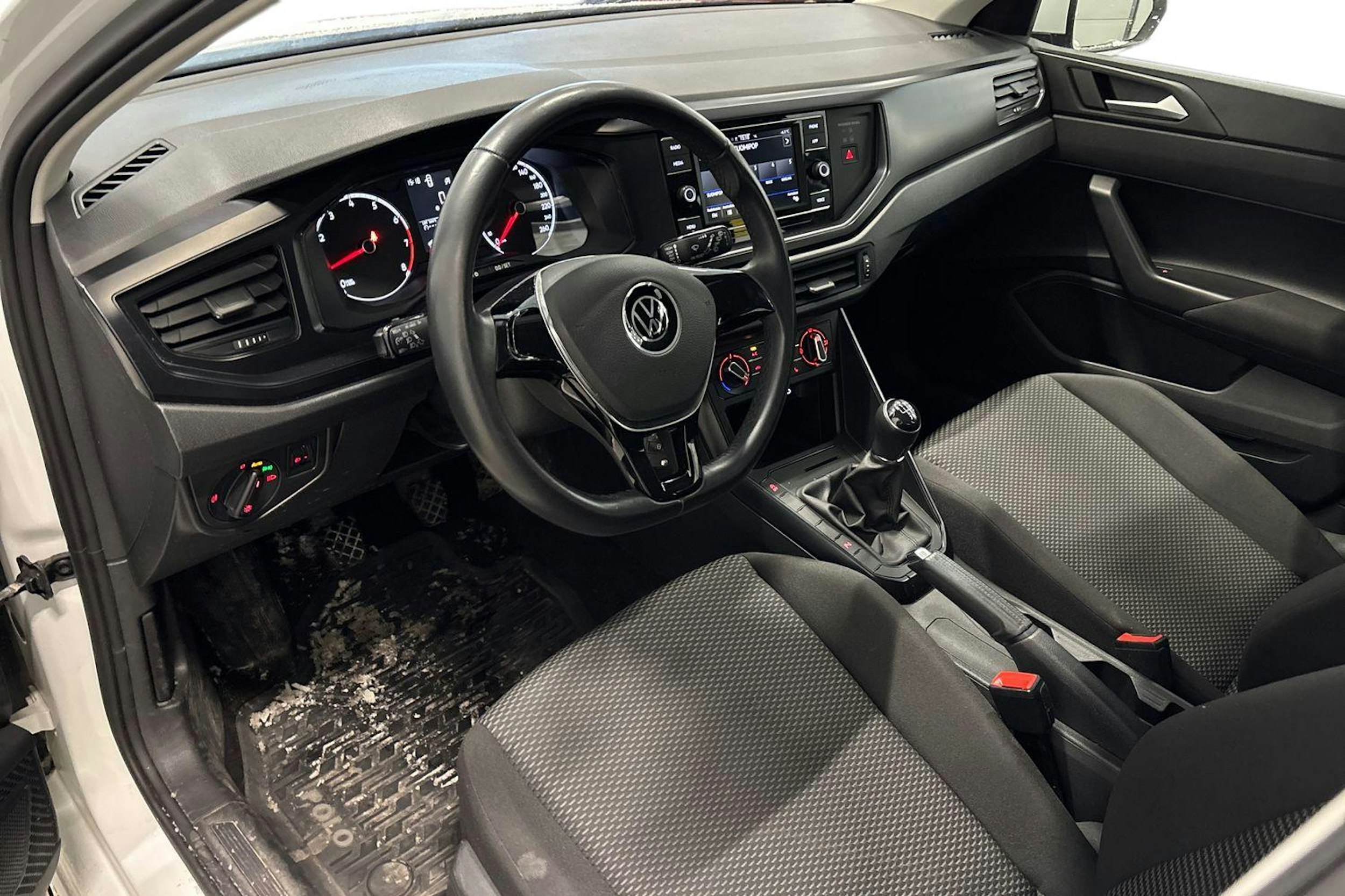 valkoinen Volkswagen Polo 2021 kuva 3.