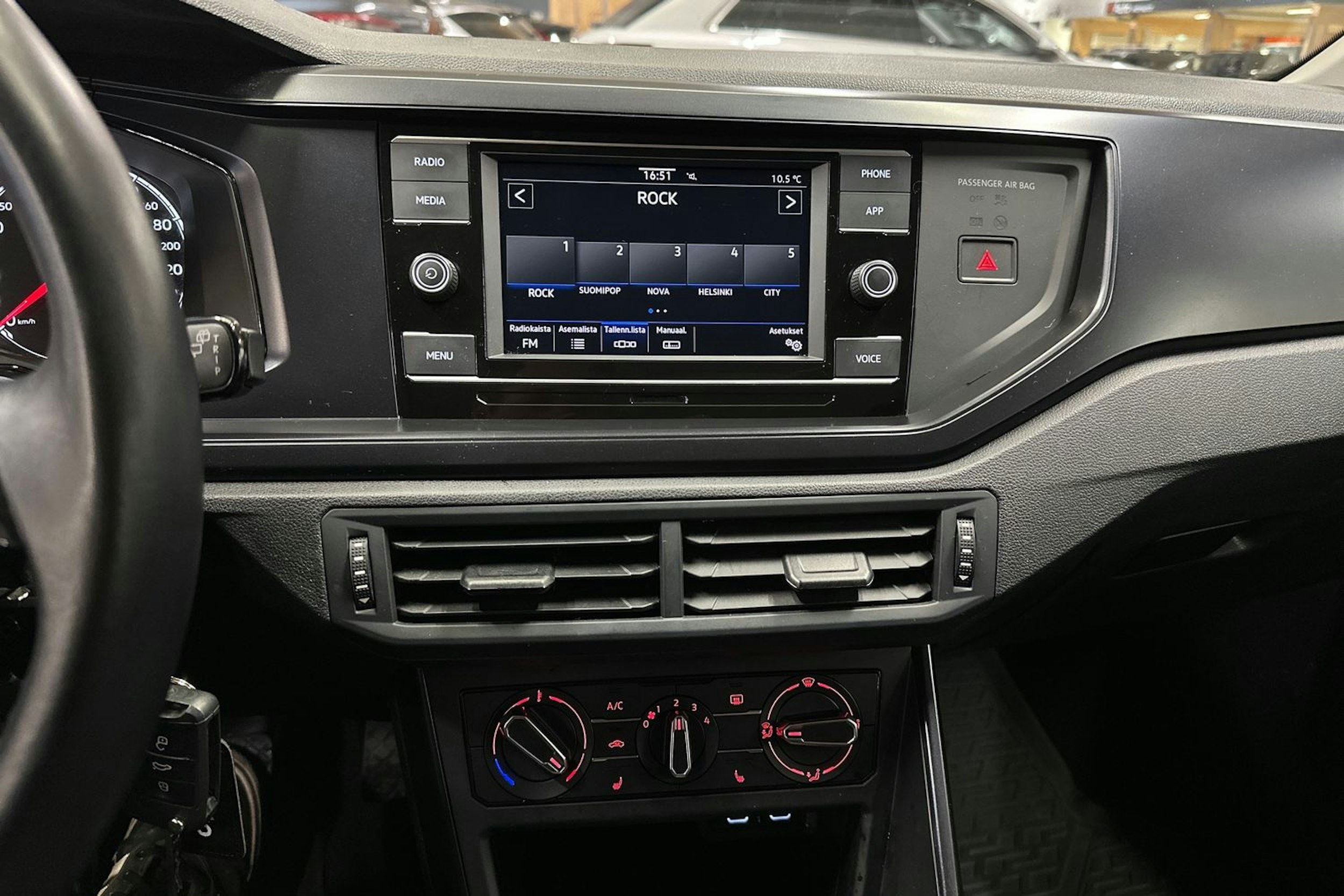 valkoinen Volkswagen Polo 2021 kuva 17.