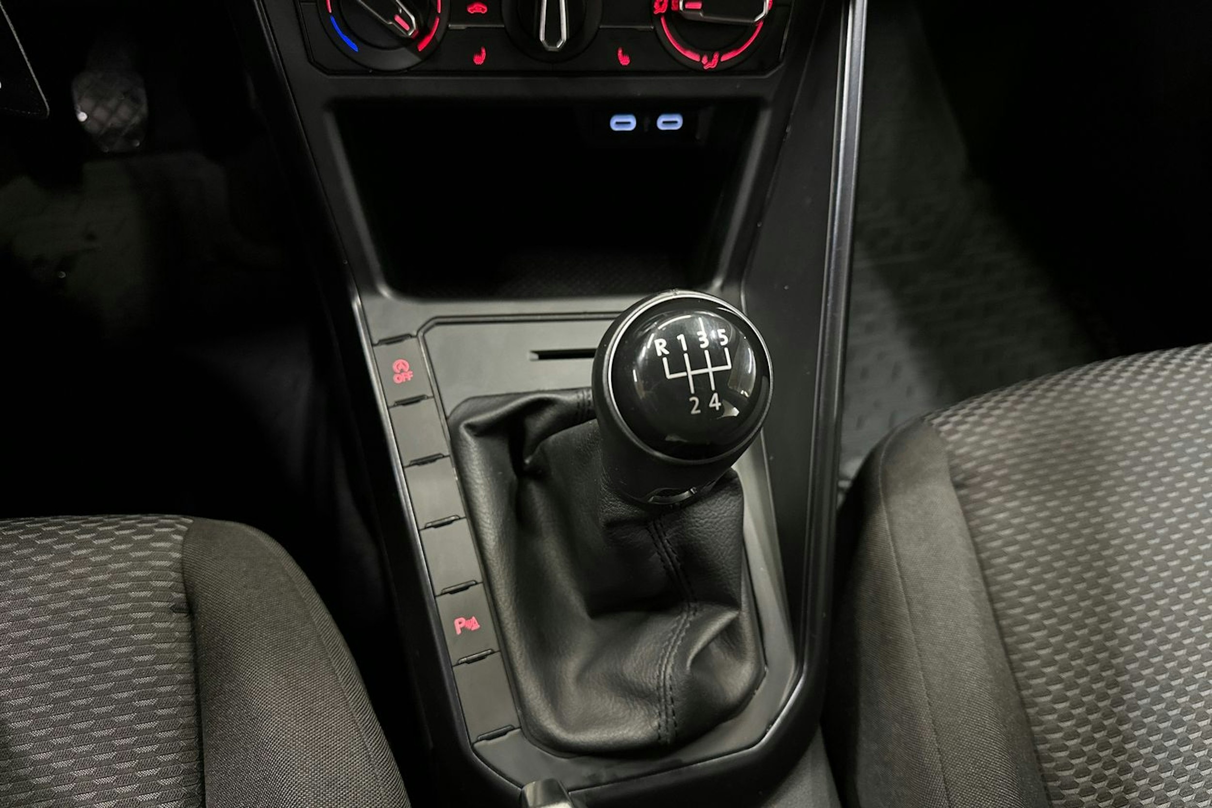 valkoinen Volkswagen Polo 2021 kuva 19.