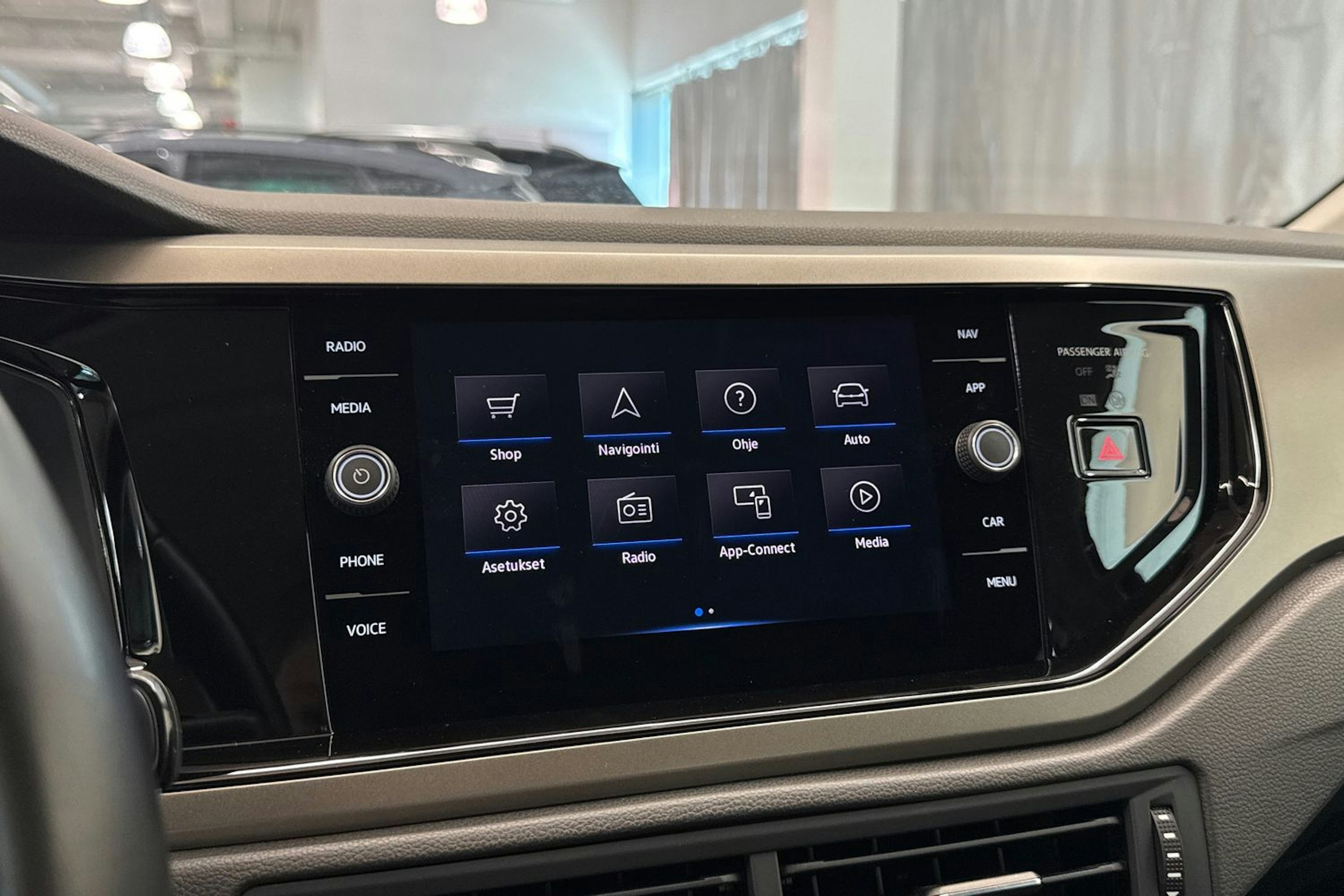 Punainen Volkswagen POLO 2021 kuva 26.