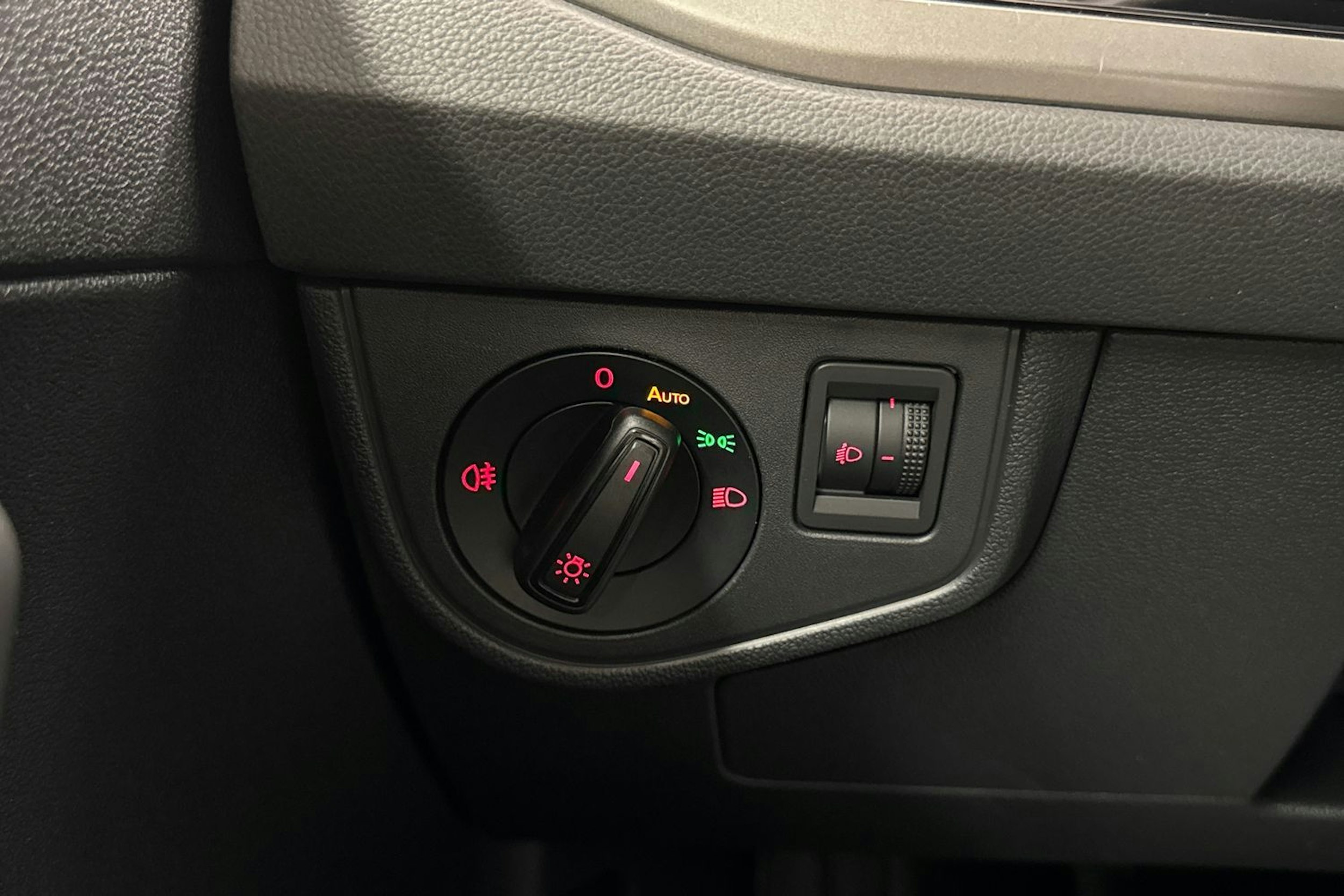 Punainen Volkswagen POLO 2021 kuva 28.