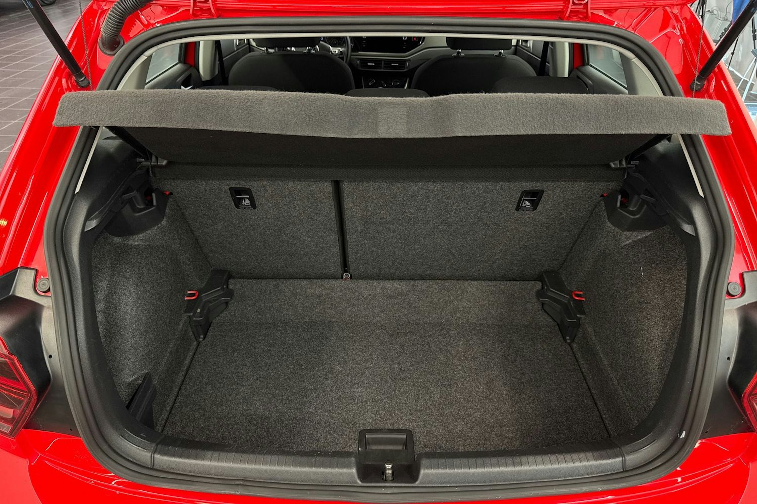 Punainen Volkswagen POLO 2021 kuva 30.