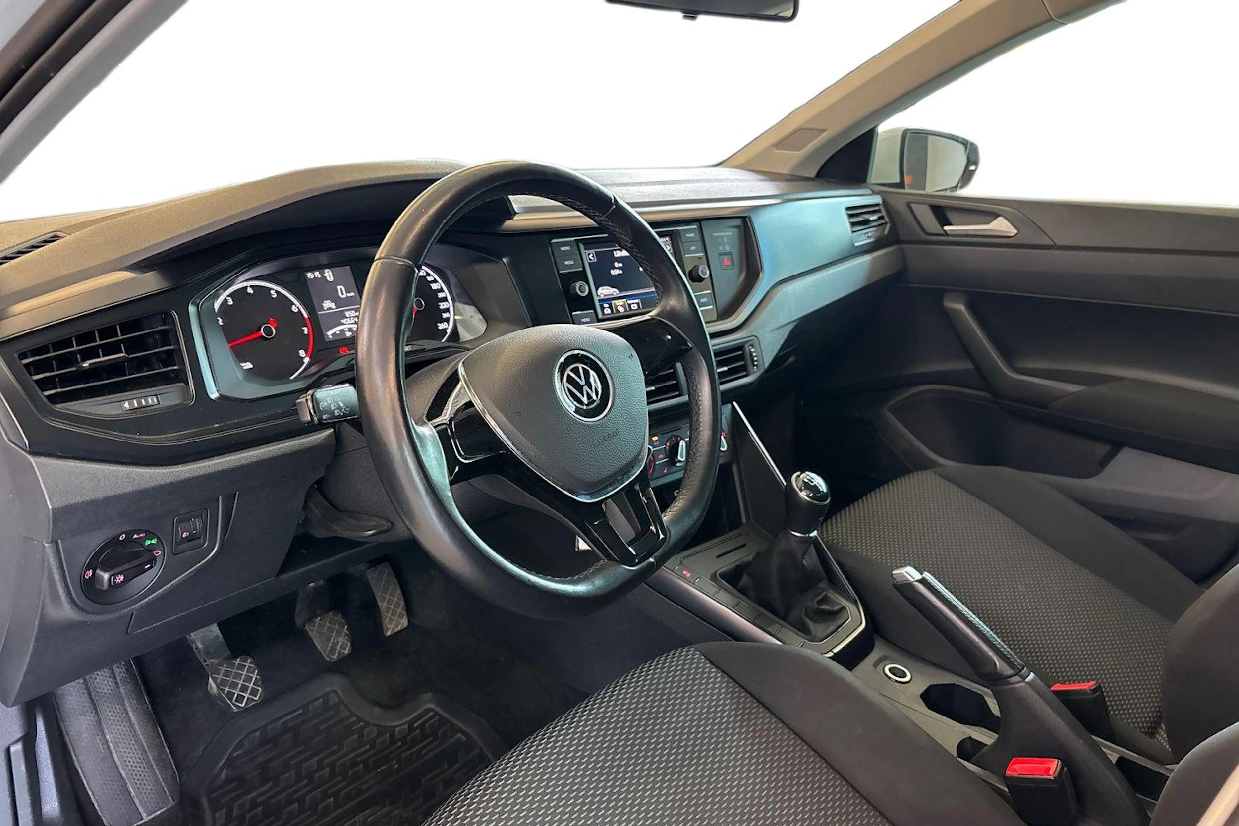 Valkoinen Volkswagen POLO 2021 kuva 6.