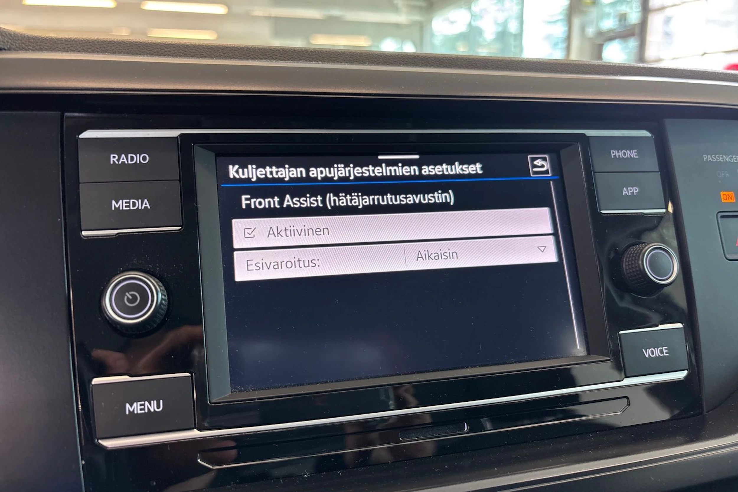 Valkoinen Volkswagen POLO 2021 kuva 14.