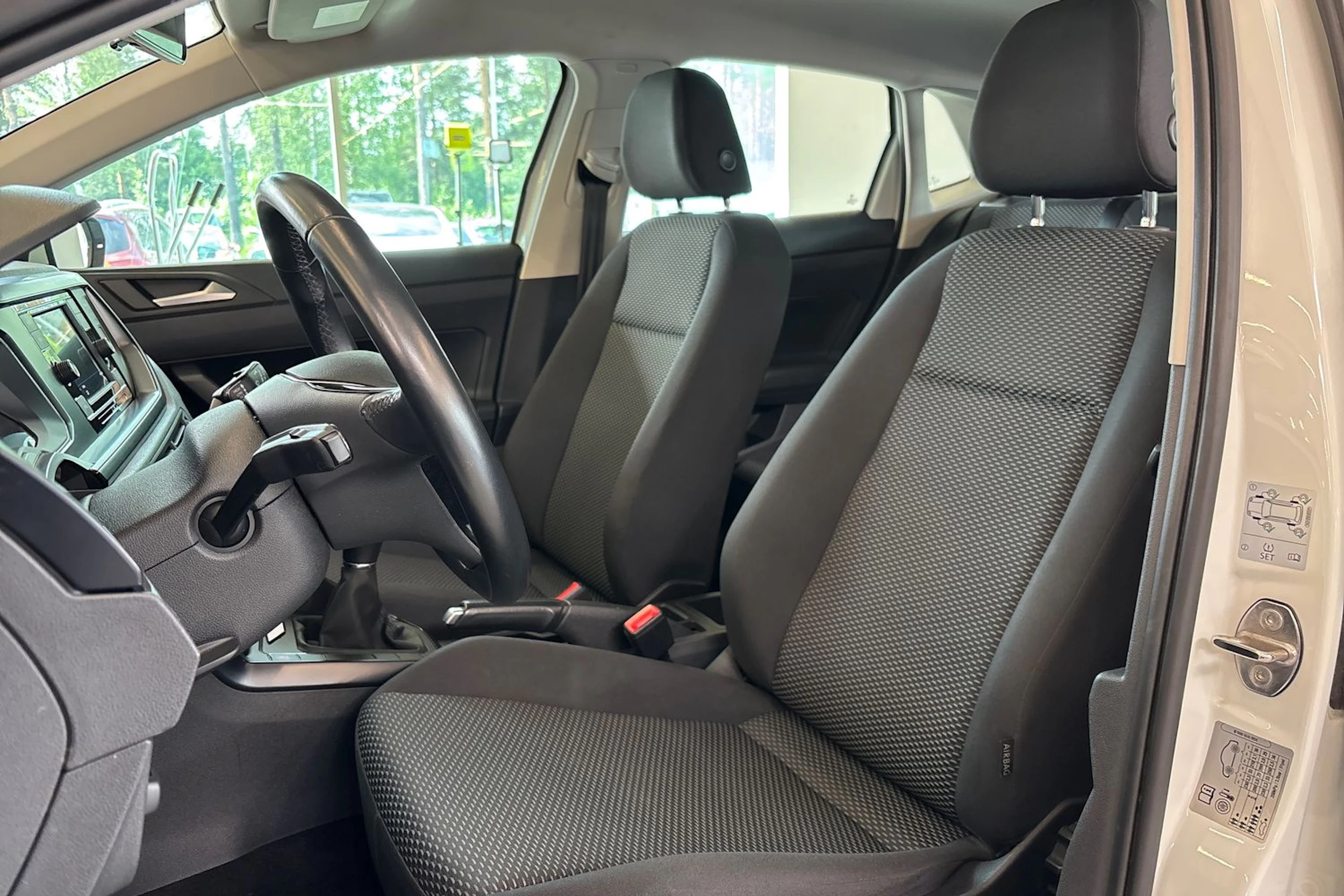 Valkoinen Volkswagen POLO 2021 kuva 17.