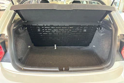 Valkoinen Volkswagen POLO 2021 kuva 18.