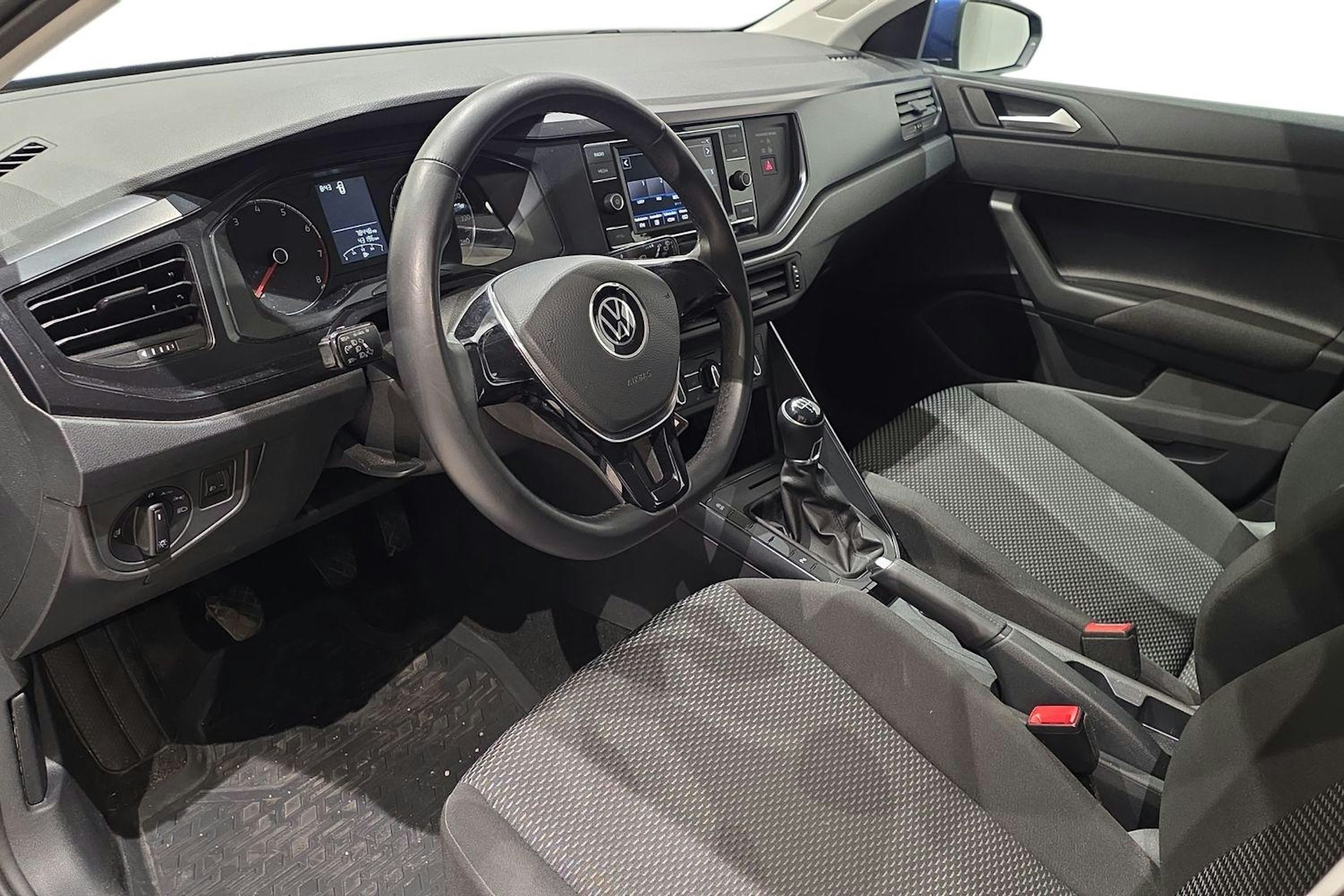 sininen Volkswagen Polo 2021 kuva 7.