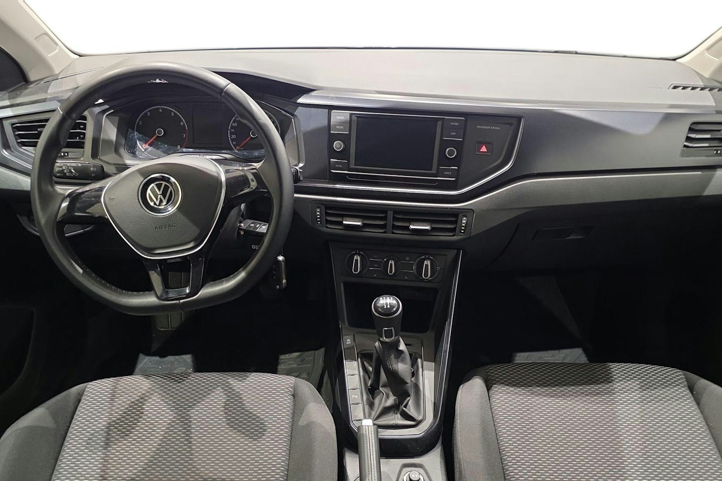 sininen Volkswagen Polo 2021 kuva 9.