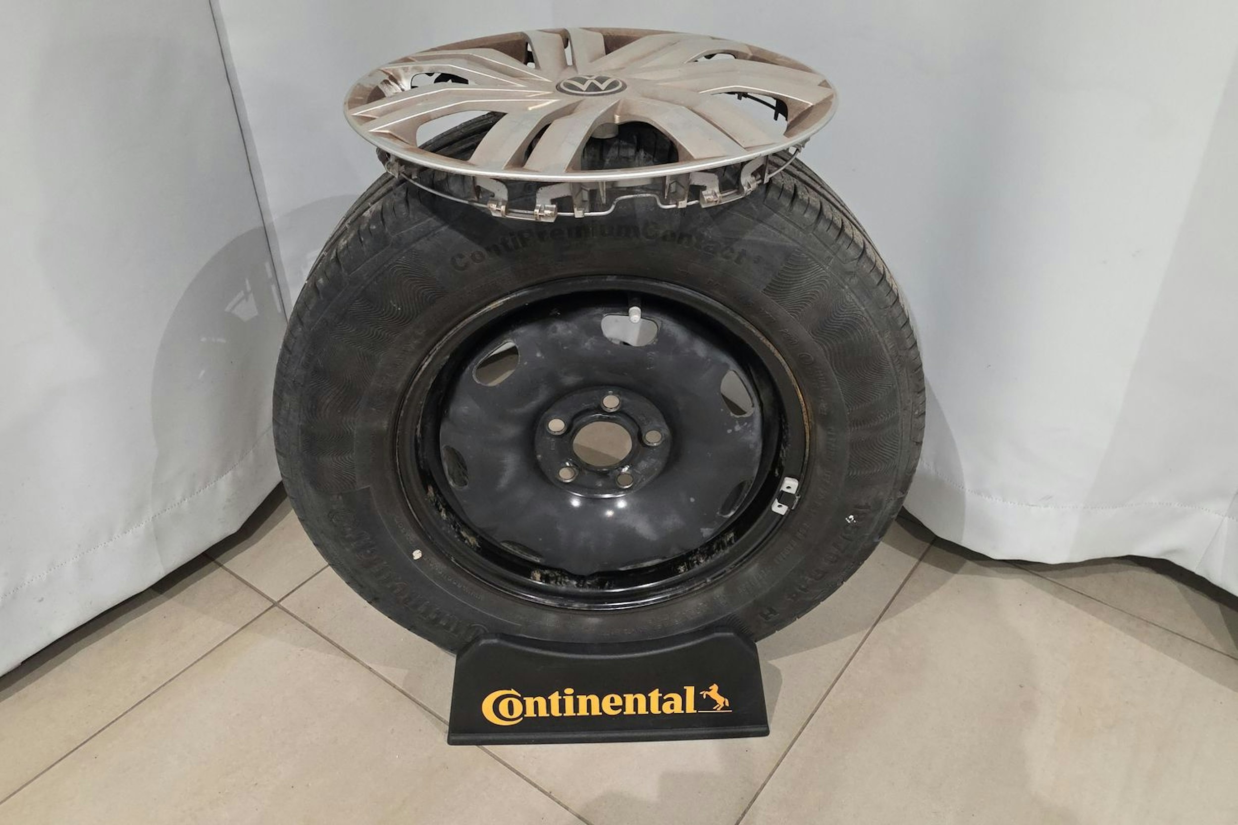 sininen Volkswagen Polo 2021 kuva 14.