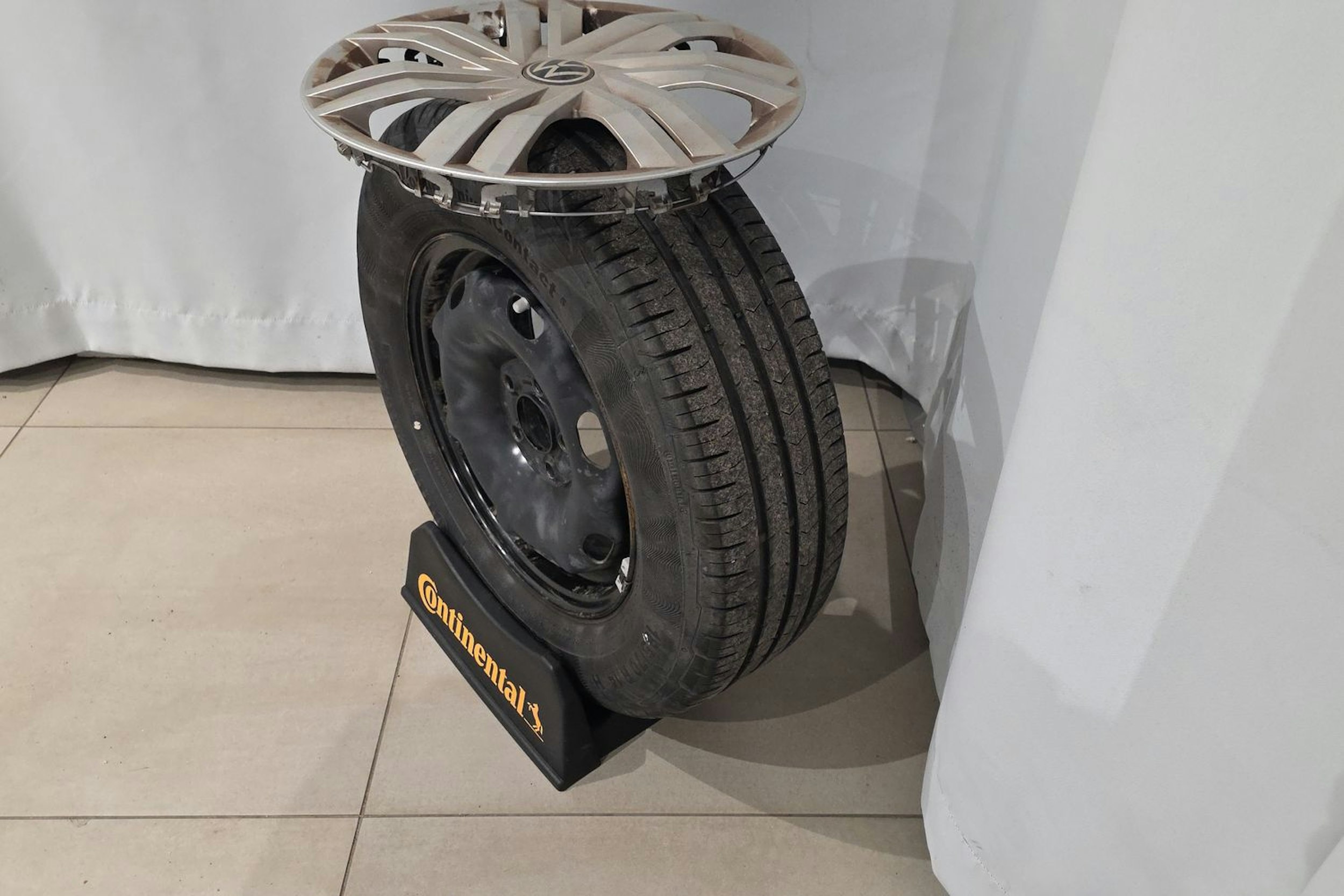 sininen Volkswagen Polo 2021 kuva 15.