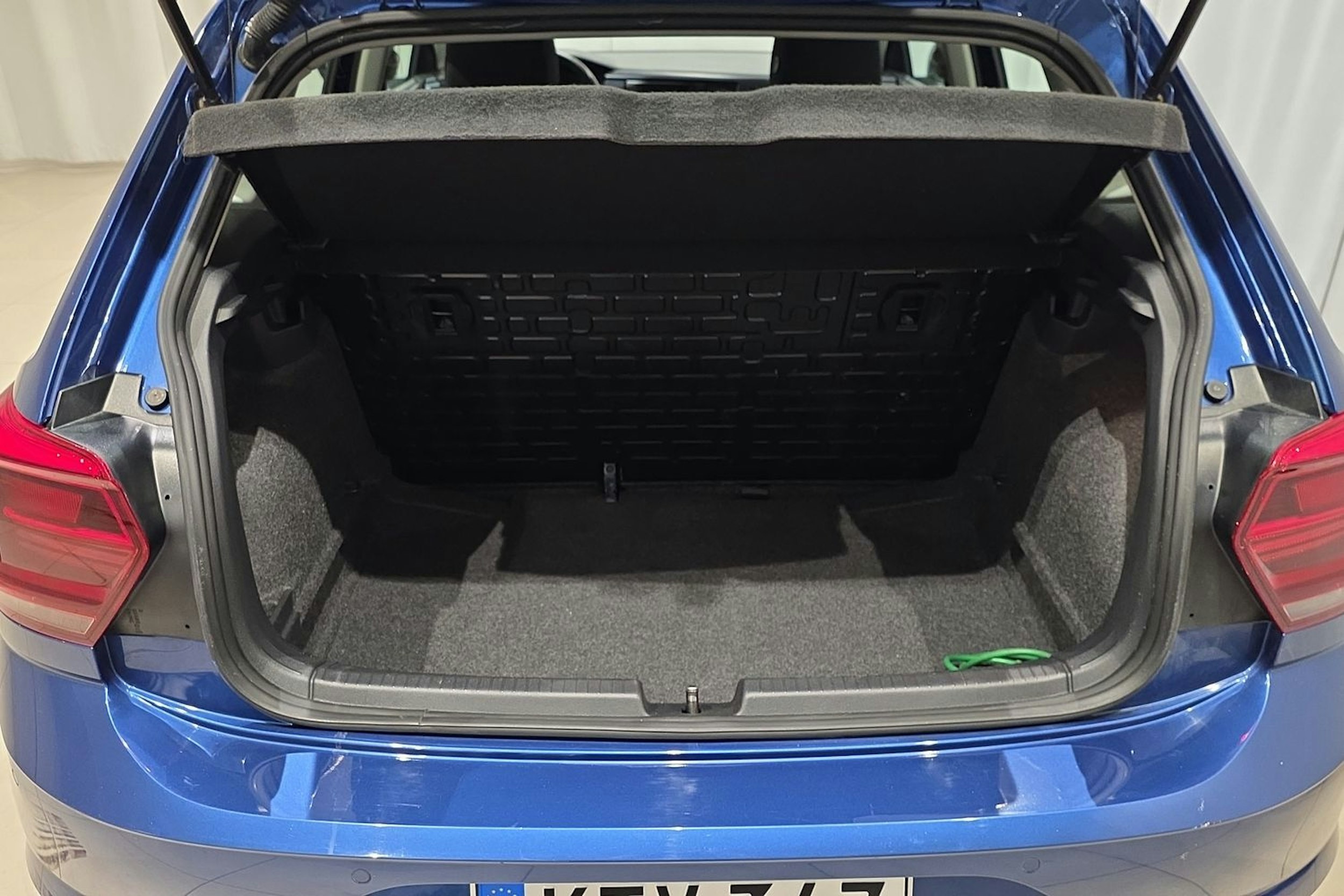 sininen Volkswagen Polo 2021 kuva 16.