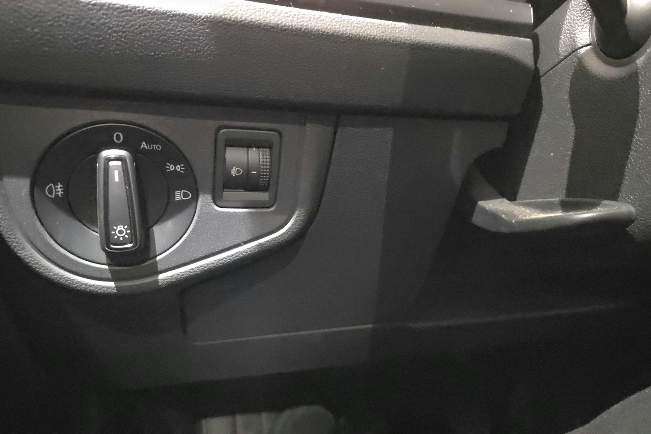 sininen Volkswagen Polo 2021 kuva 18.