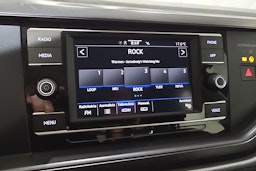 sininen Volkswagen Polo 2021 kuva 21.