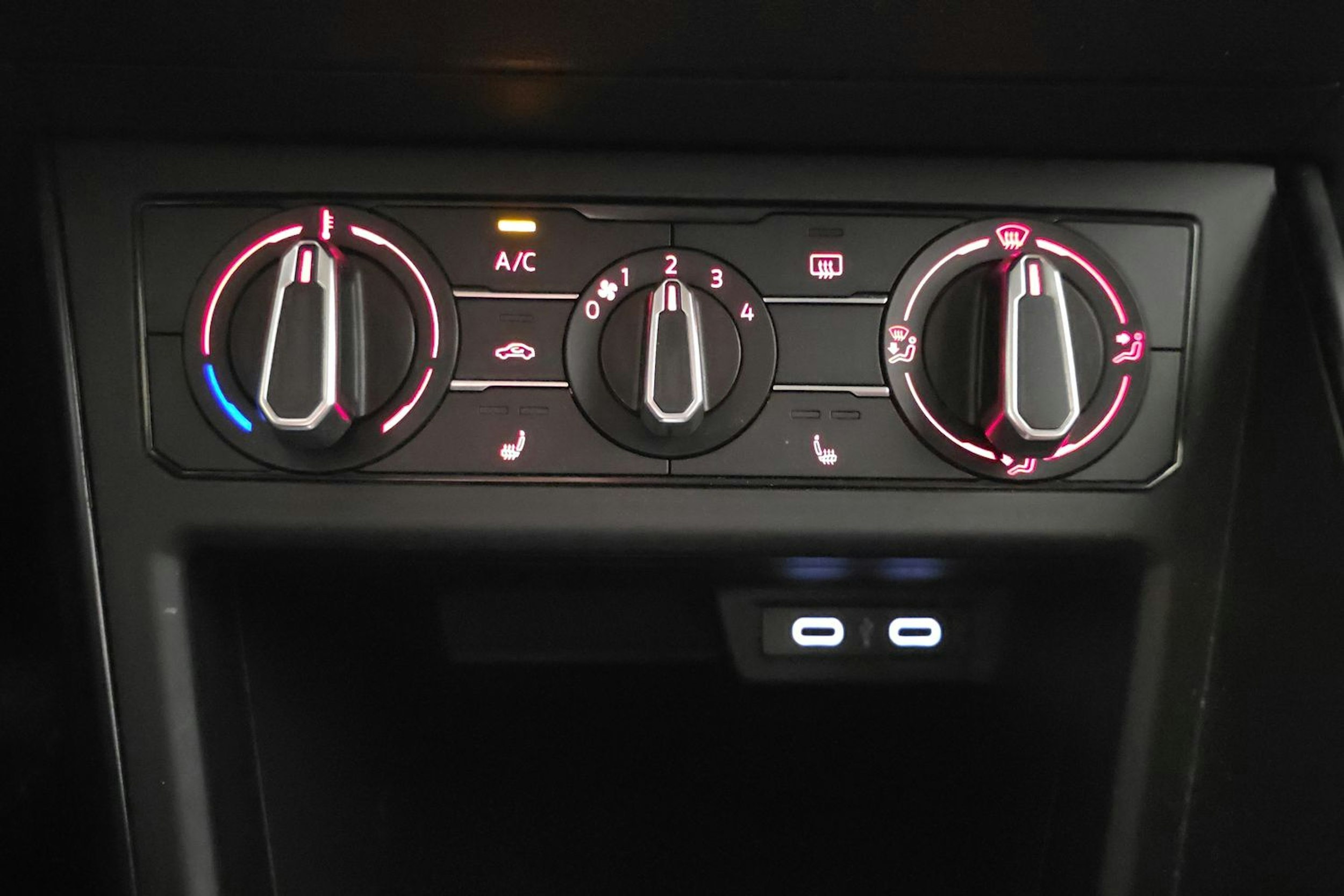 sininen Volkswagen Polo 2021 kuva 26.