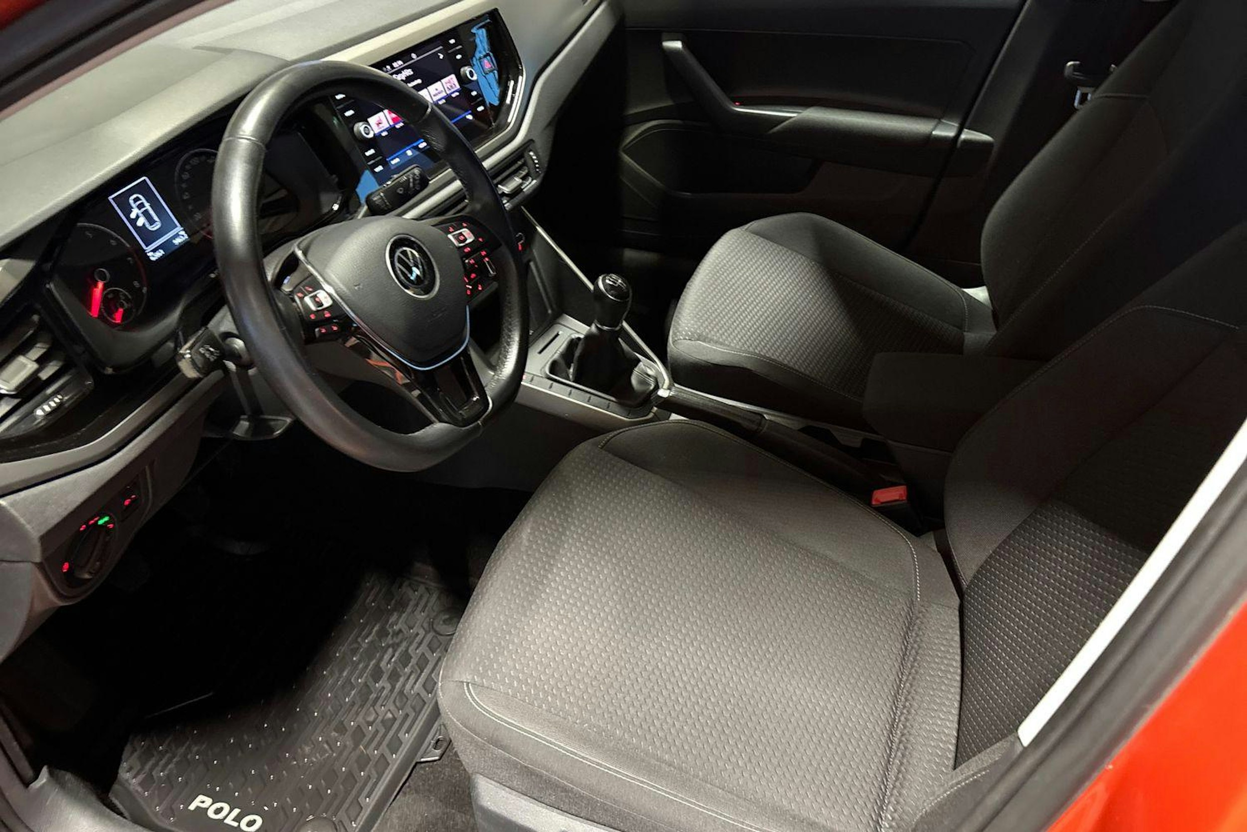 Oranssi Volkswagen POLO 2021 kuva 7.