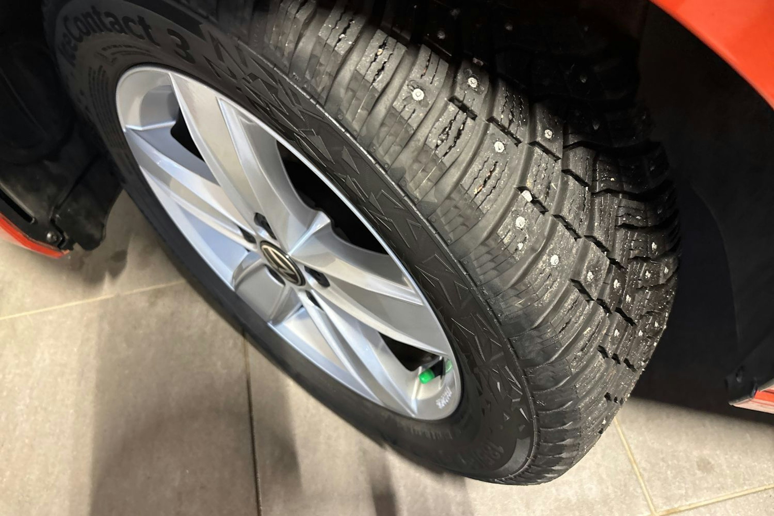 Oranssi Volkswagen POLO 2021 kuva 13.