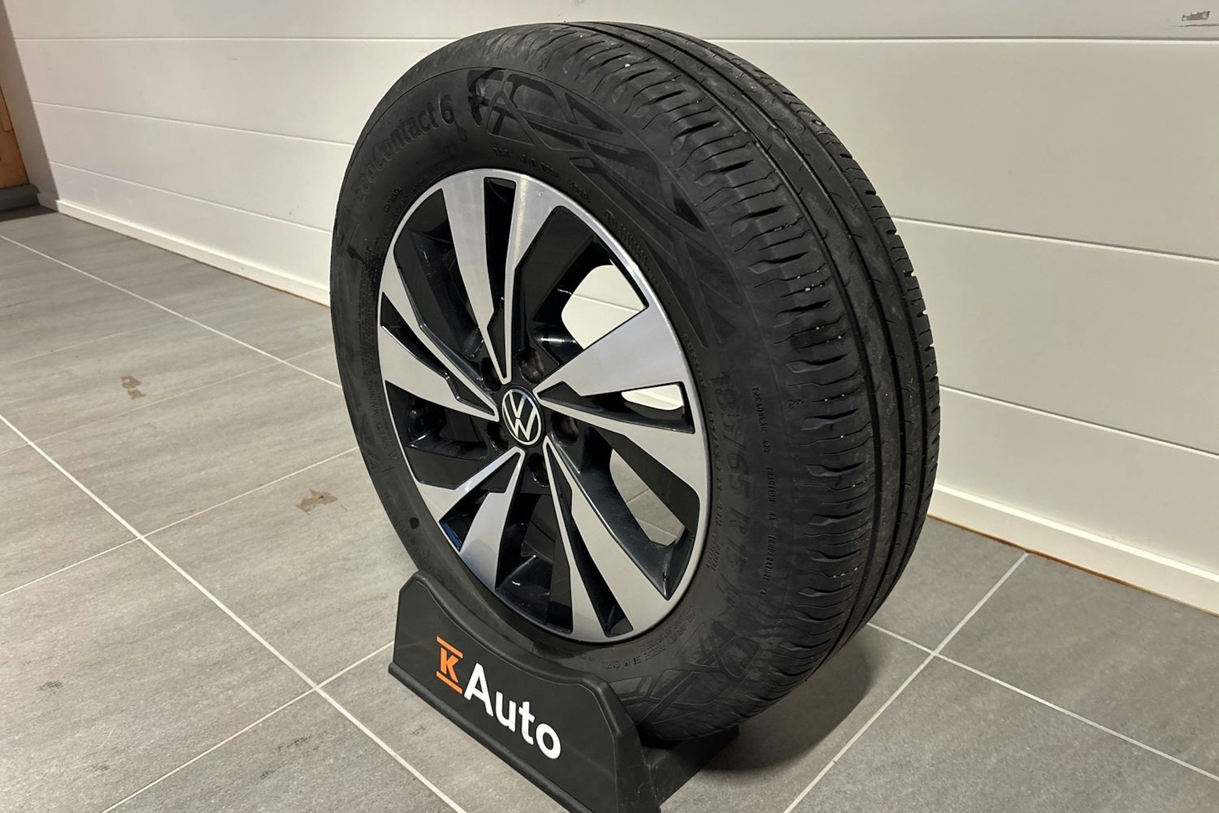 Oranssi Volkswagen POLO 2021 kuva 15.