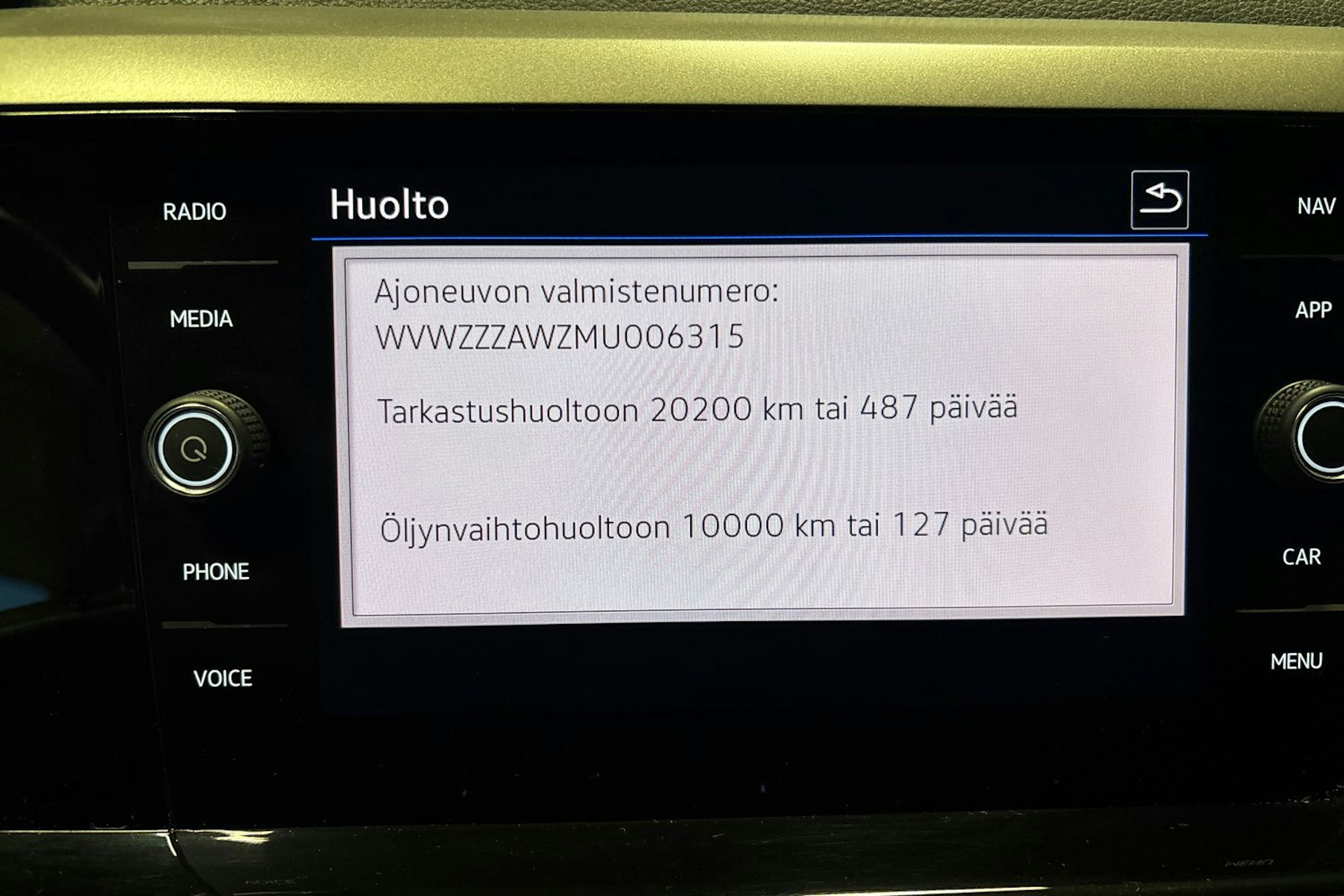 Oranssi Volkswagen POLO 2021 kuva 18.