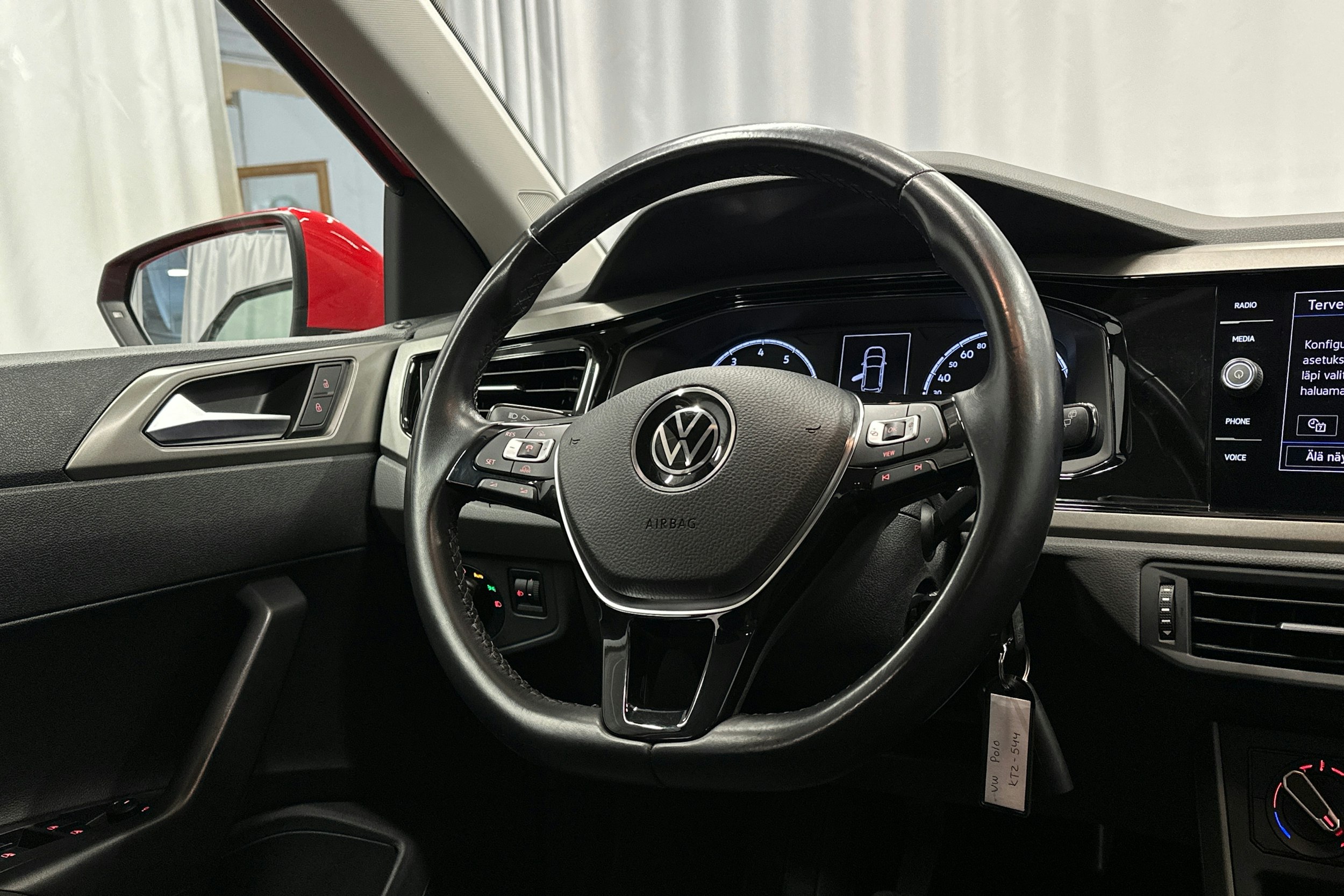 punainen Volkswagen Polo 2021 kuva 16.