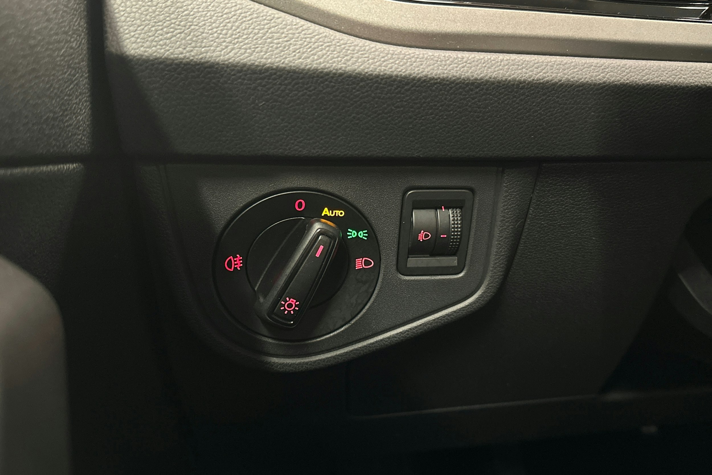 punainen Volkswagen Polo 2021 kuva 20.