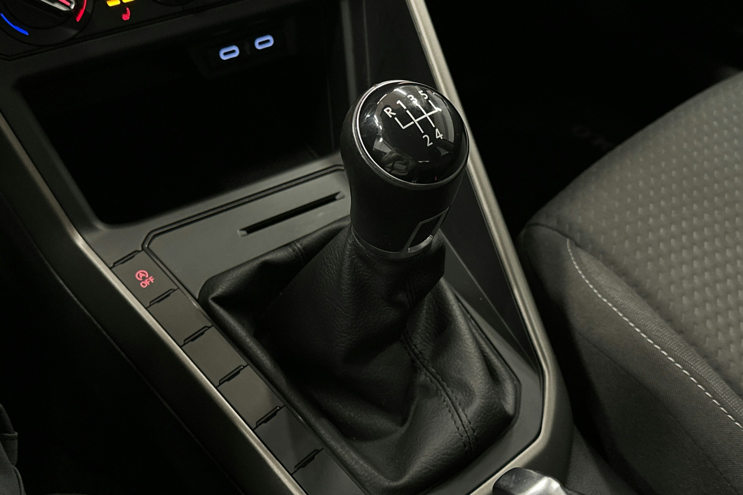 punainen Volkswagen Polo 2021 kuva 26.