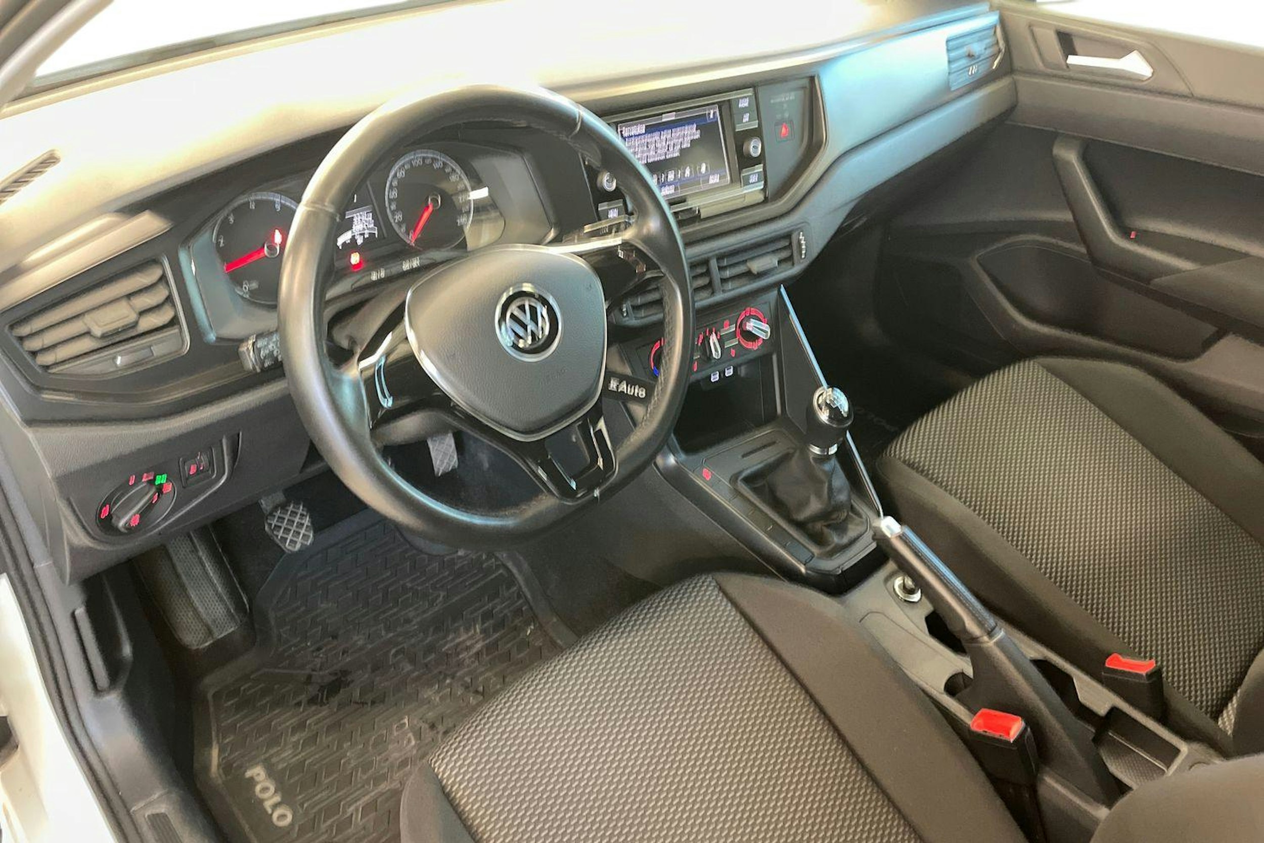 Valkoinen Volkswagen POLO 2021 kuva 7.