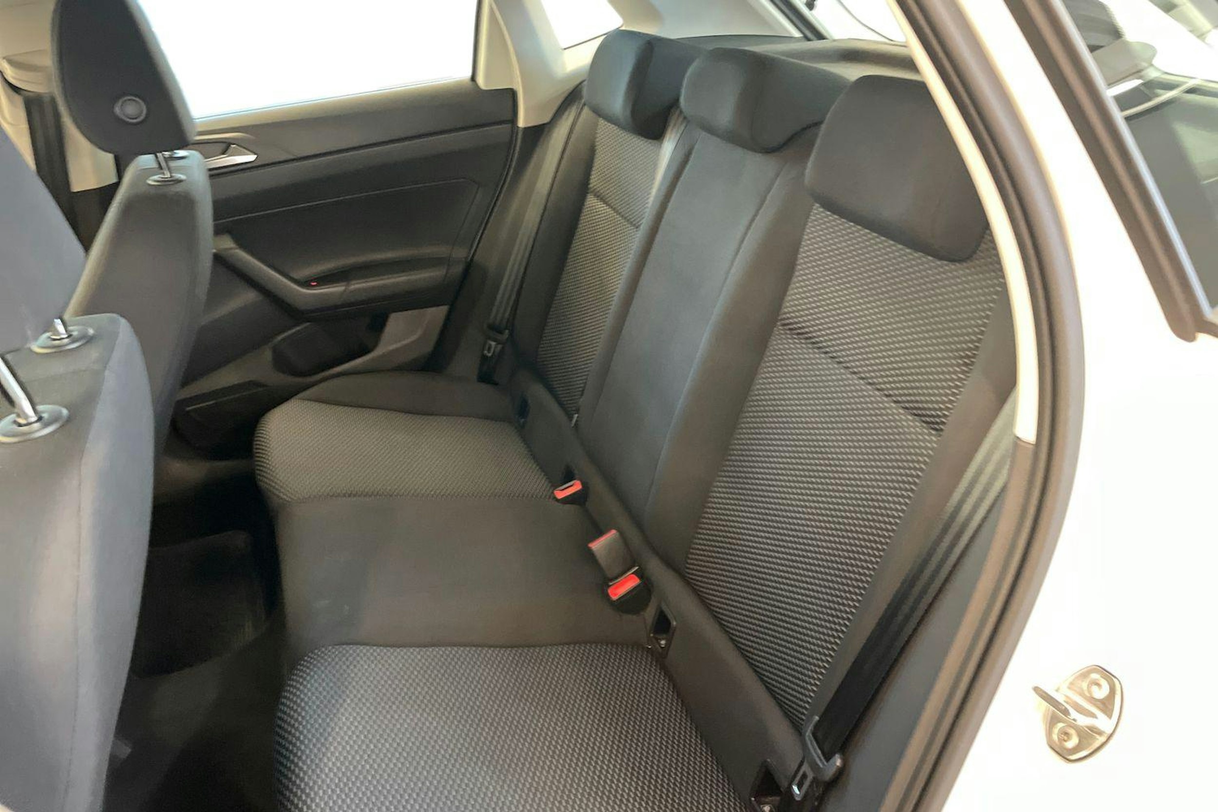 Valkoinen Volkswagen POLO 2021 kuva 10.