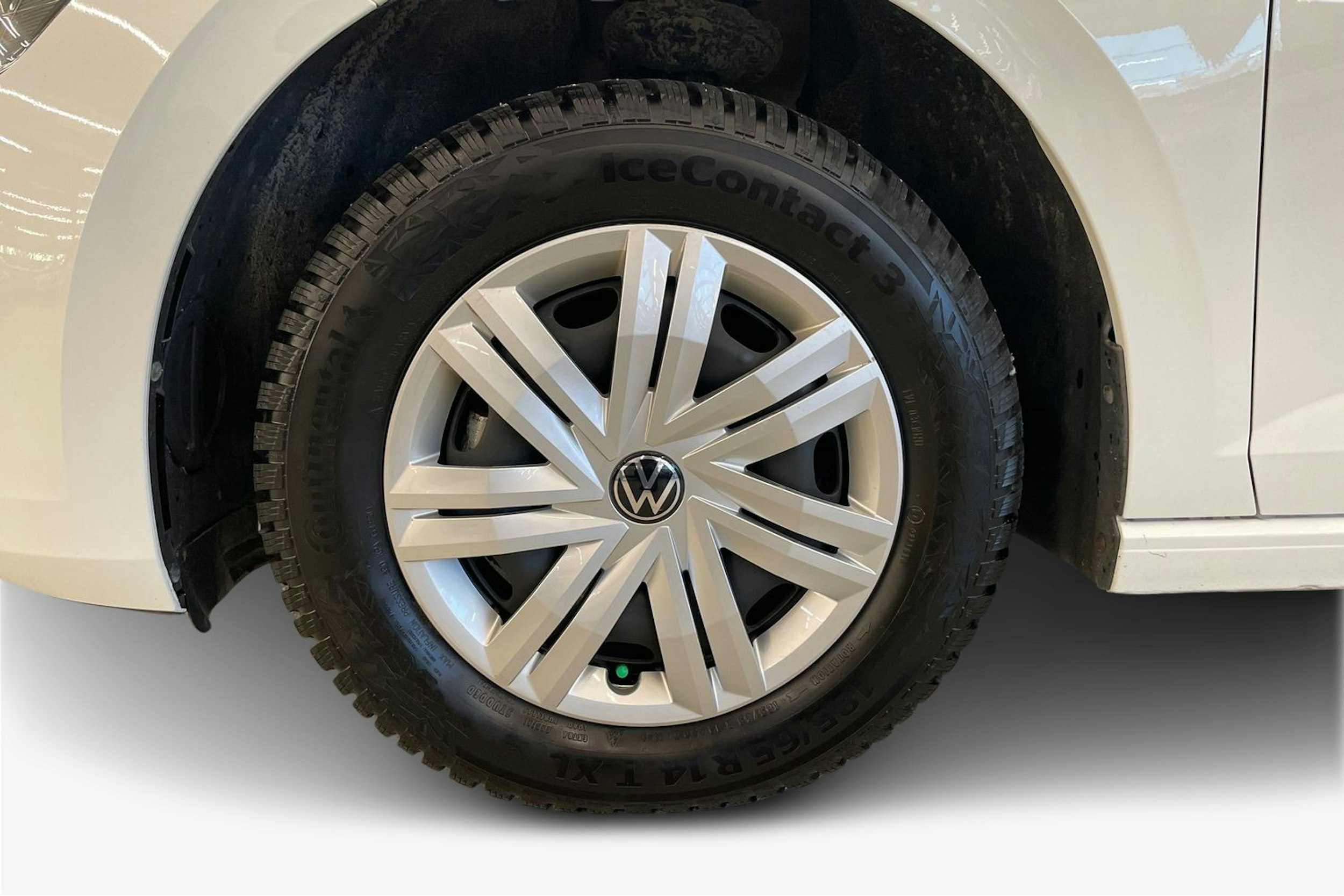 Valkoinen Volkswagen POLO 2021 kuva 11.