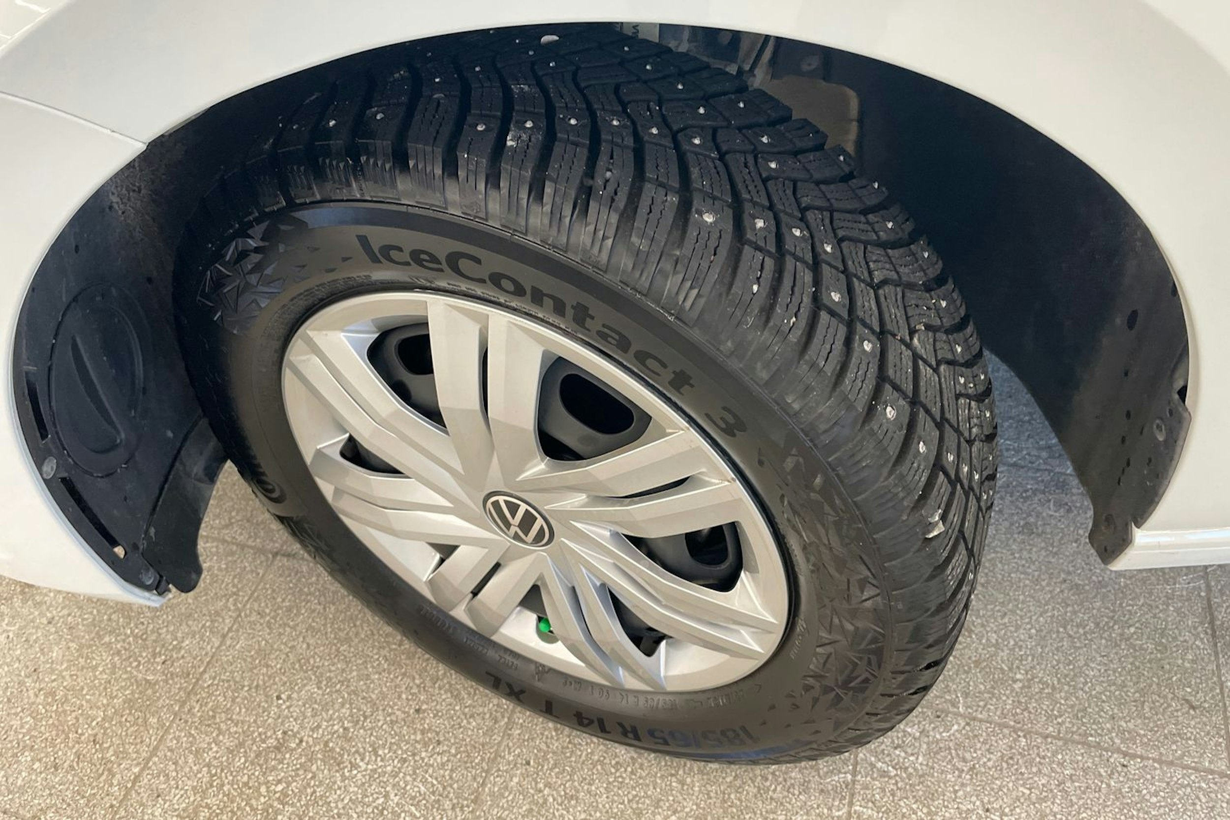 Valkoinen Volkswagen POLO 2021 kuva 13.