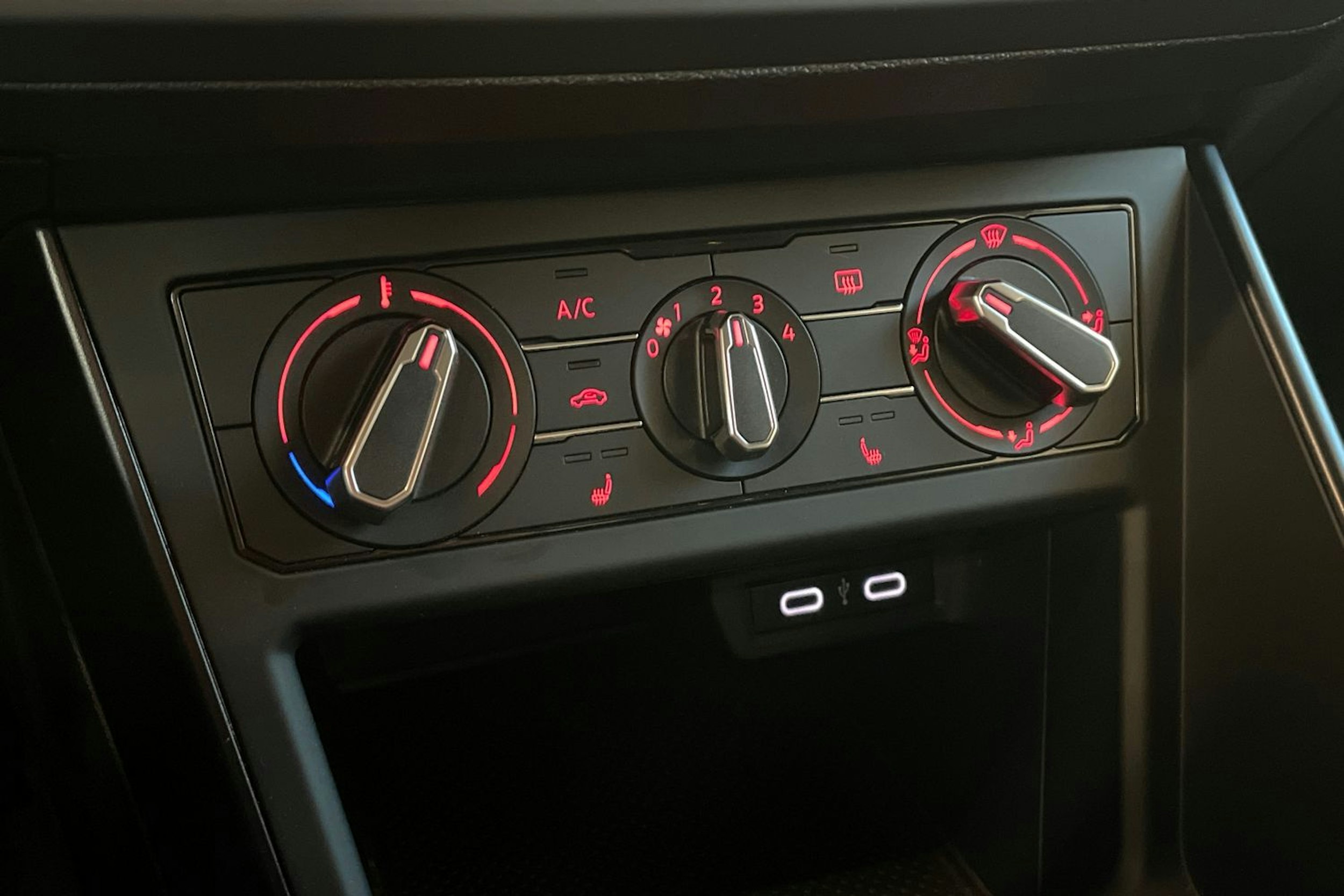 Valkoinen Volkswagen POLO 2021 kuva 17.