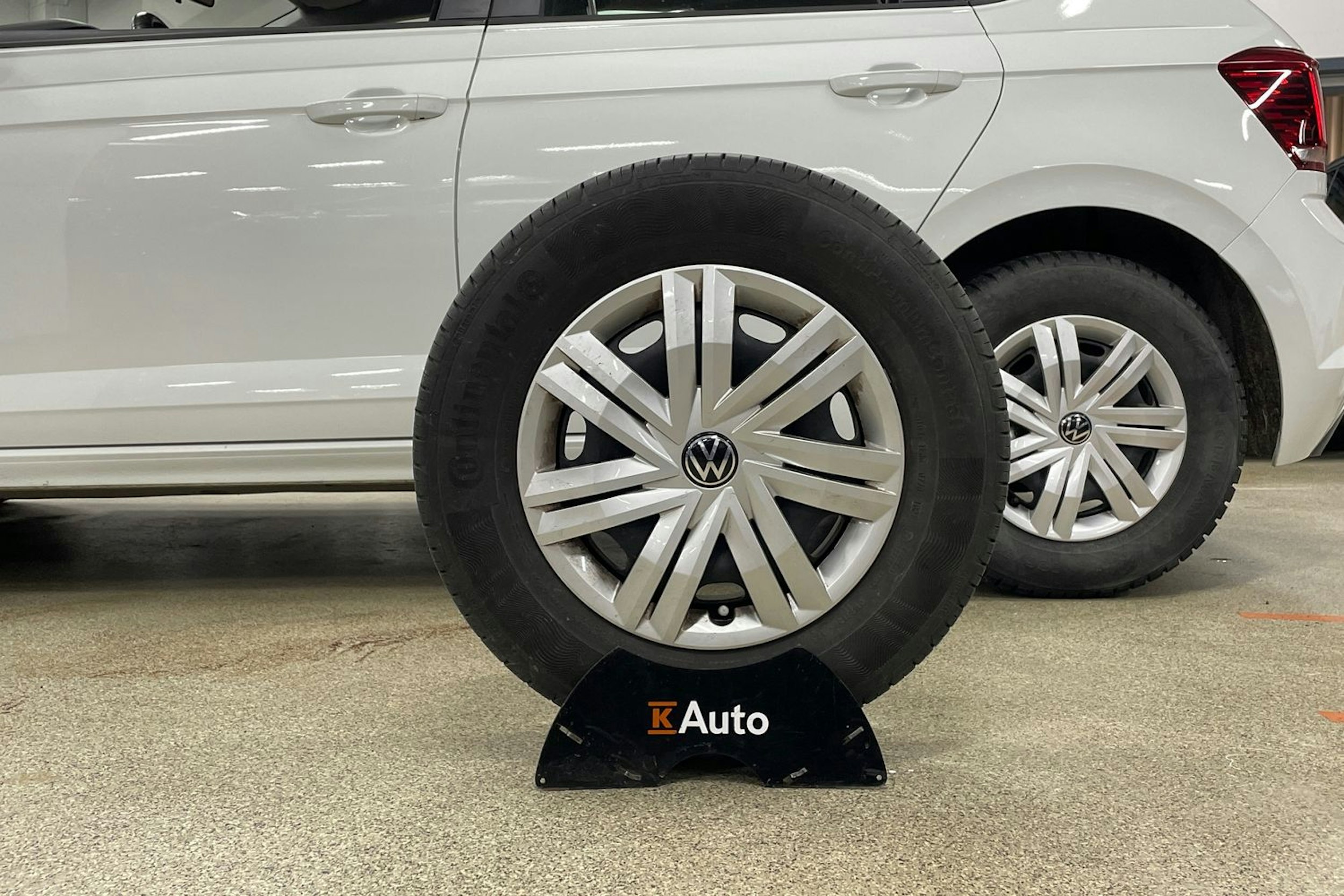 Valkoinen Volkswagen POLO 2021 kuva 11.