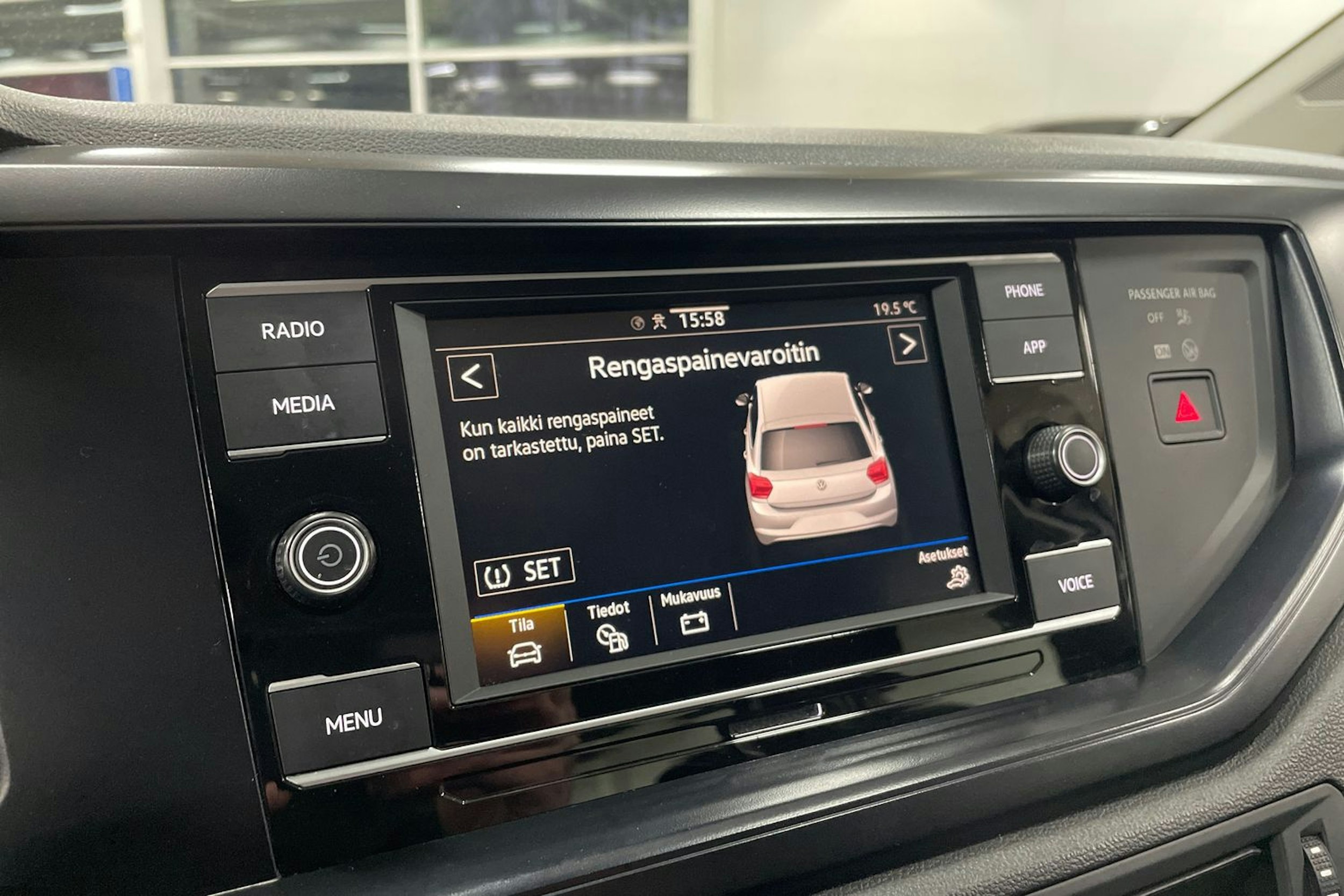 Valkoinen Volkswagen POLO 2021 kuva 15.