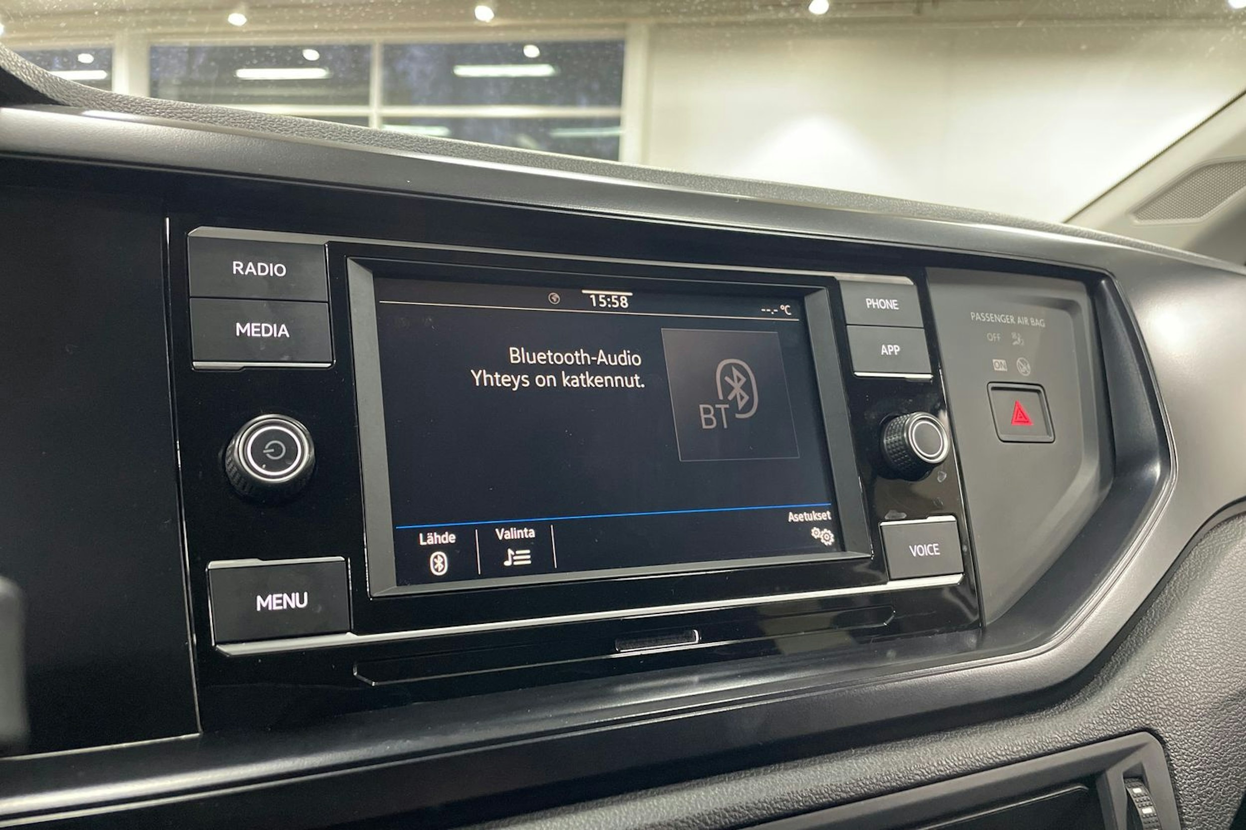 Valkoinen Volkswagen POLO 2021 kuva 16.