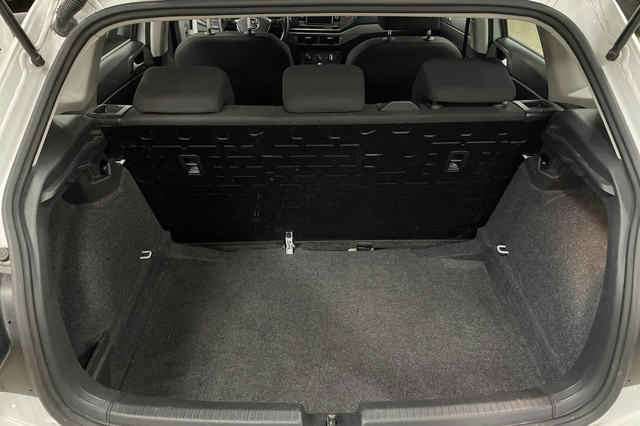 Valkoinen Volkswagen POLO 2021 kuva 19.