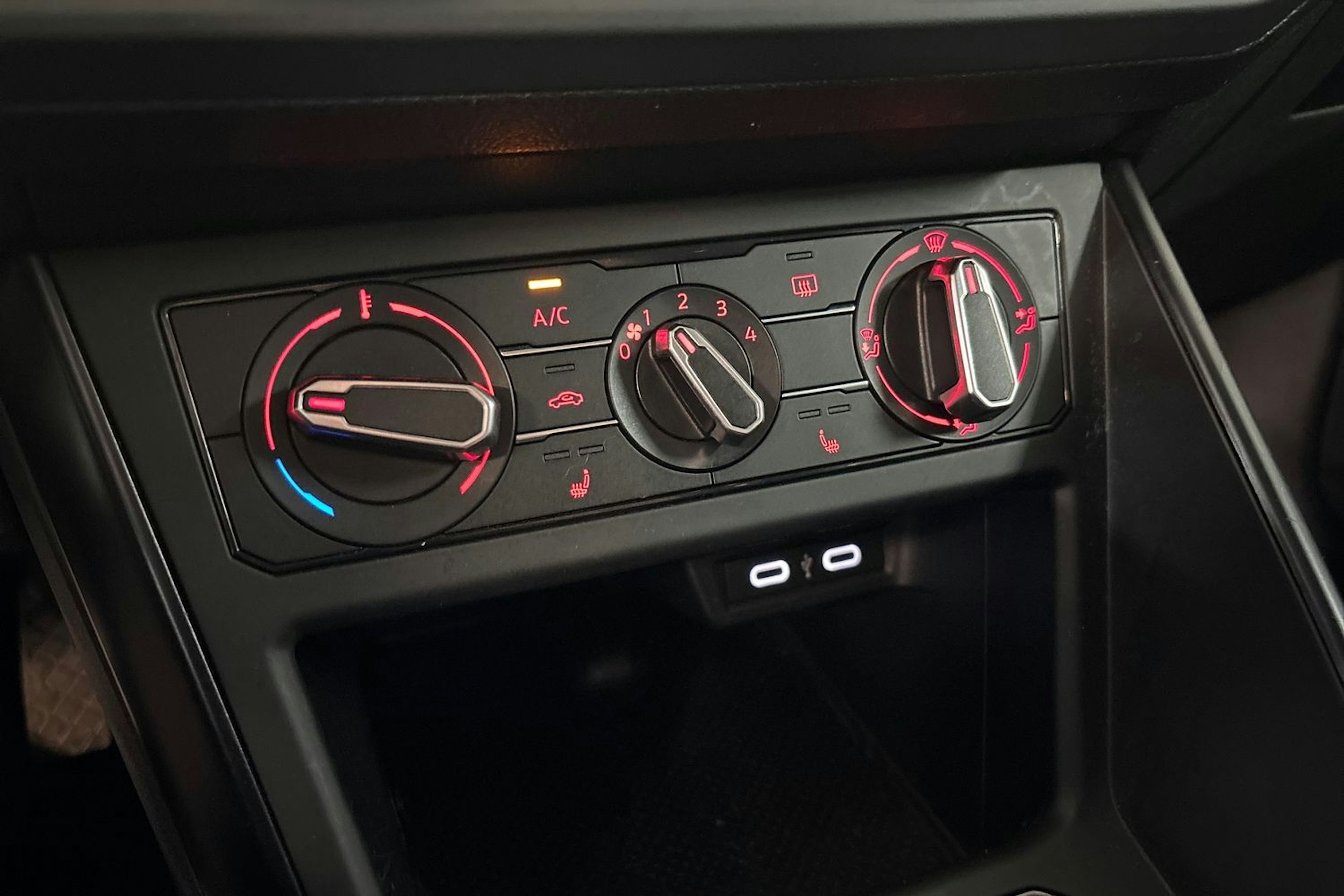 valkoinen Volkswagen Polo 2021 kuva 20.