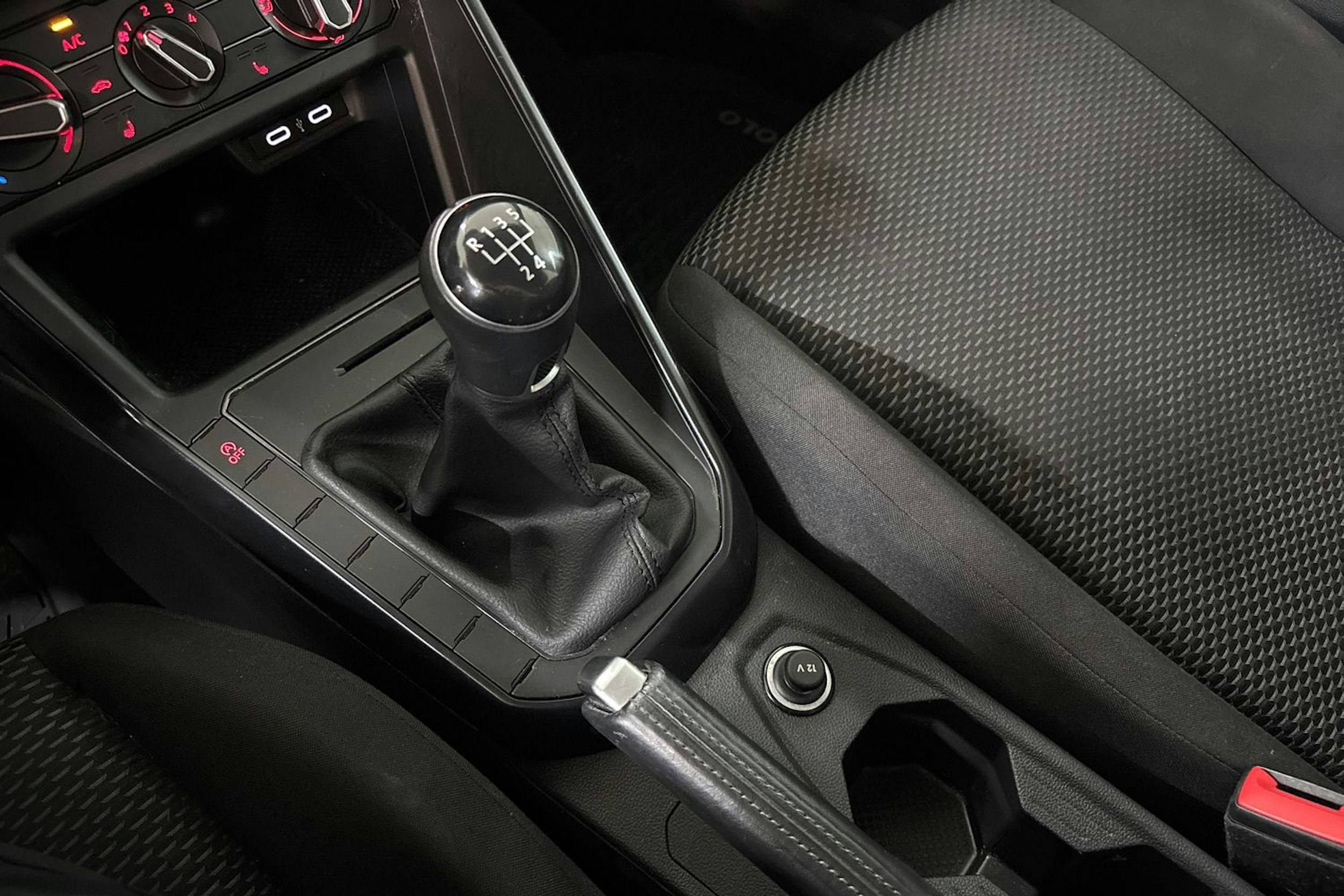 valkoinen Volkswagen Polo 2021 kuva 21.