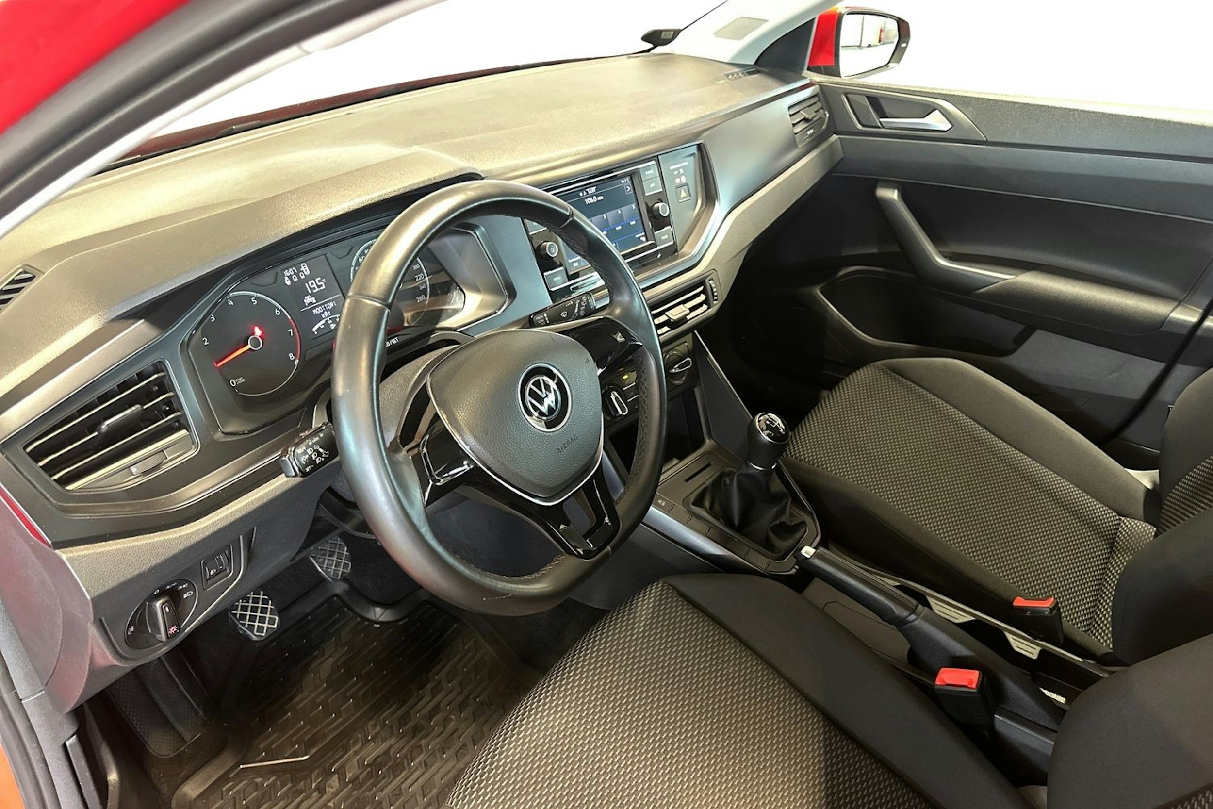 Punainen Volkswagen POLO 2021 kuva 6.