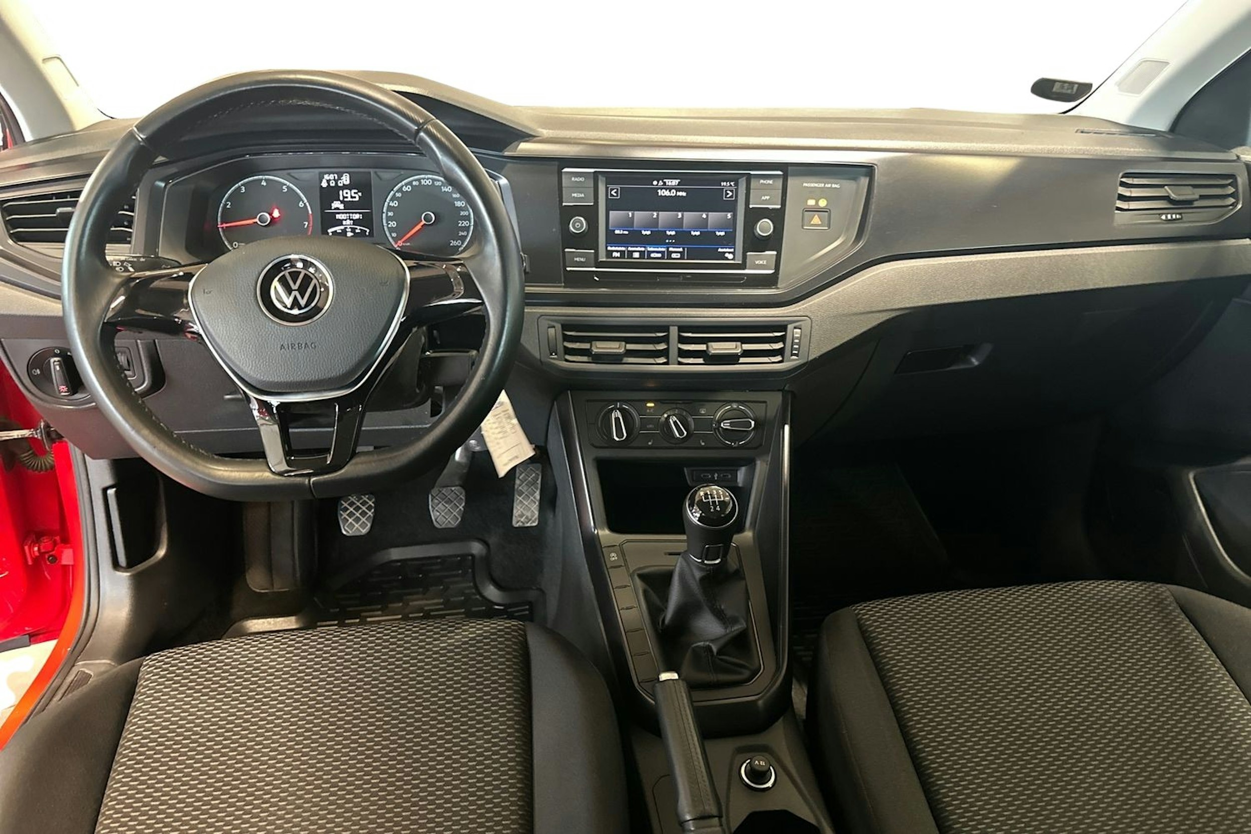 Punainen Volkswagen POLO 2021 kuva 8.
