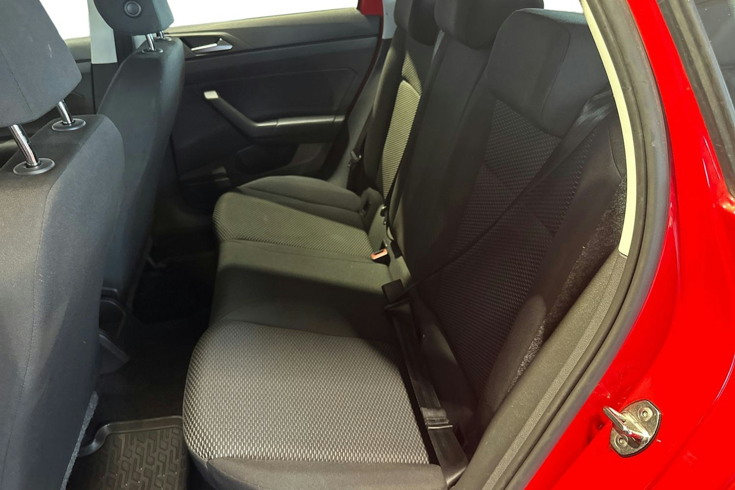 Punainen Volkswagen POLO 2021 kuva 9.