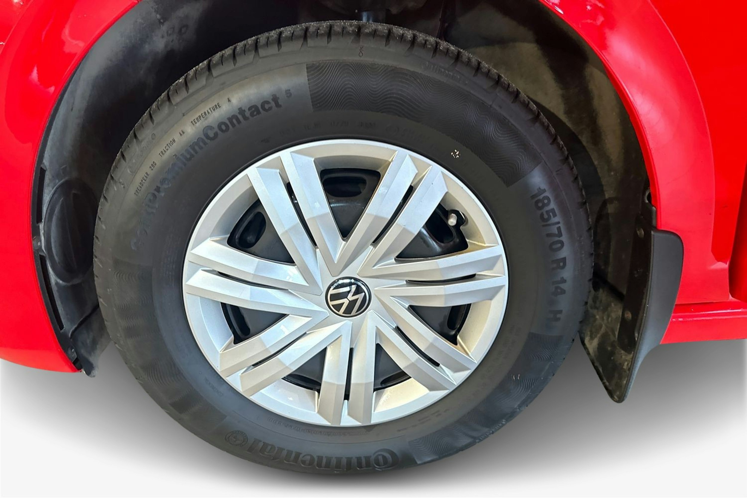 Punainen Volkswagen POLO 2021 kuva 10.