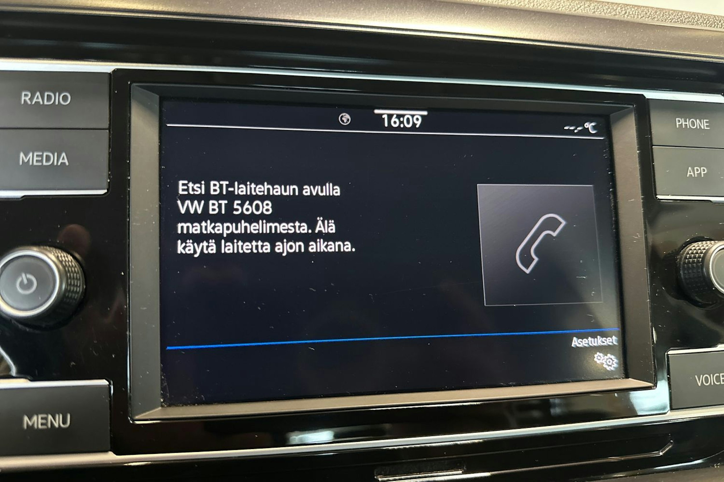 Punainen Volkswagen POLO 2021 kuva 15.