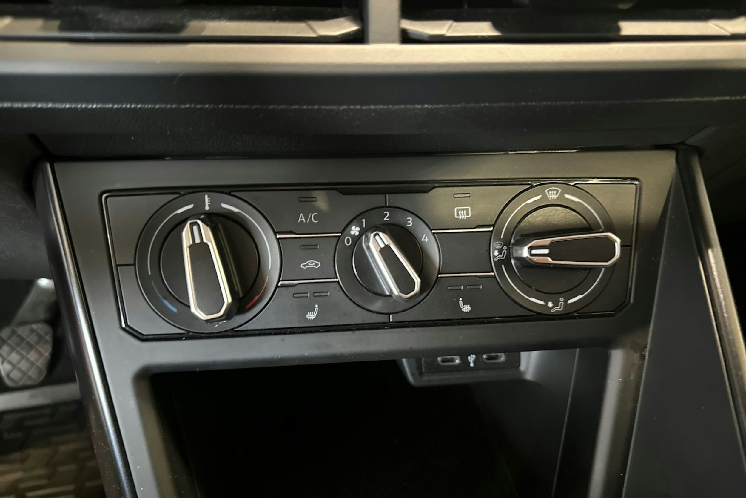 Punainen Volkswagen POLO 2021 kuva 17.