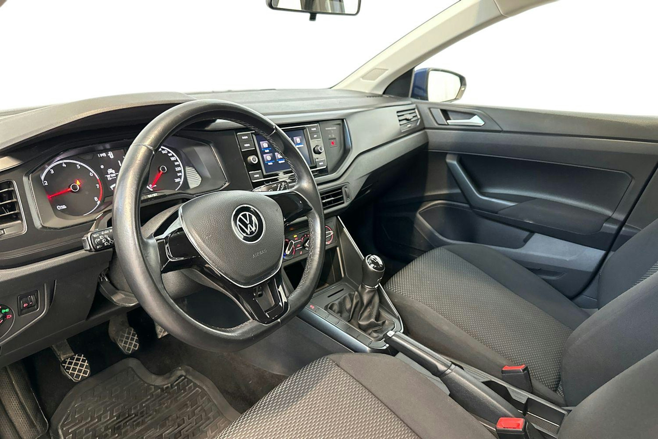 sininen Volkswagen Polo 2021 kuva 7.