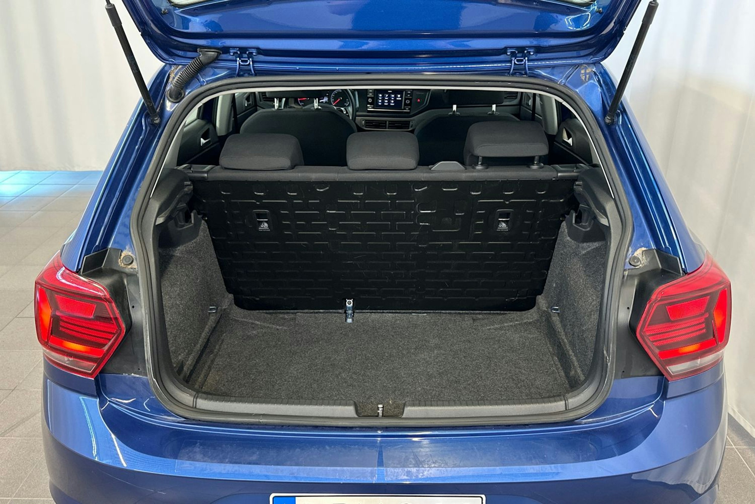 sininen Volkswagen Polo 2021 kuva 15.