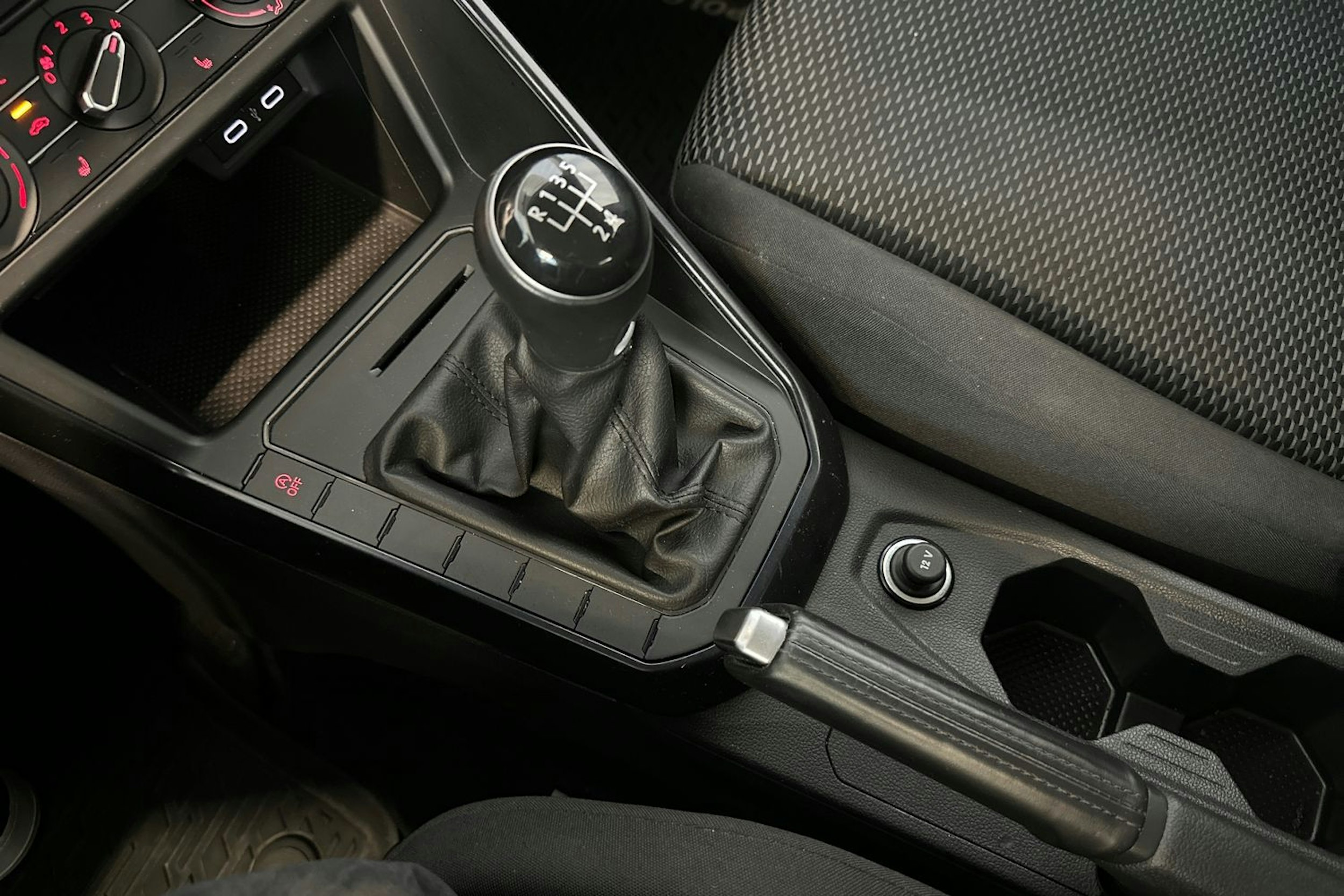 sininen Volkswagen Polo 2021 kuva 20.